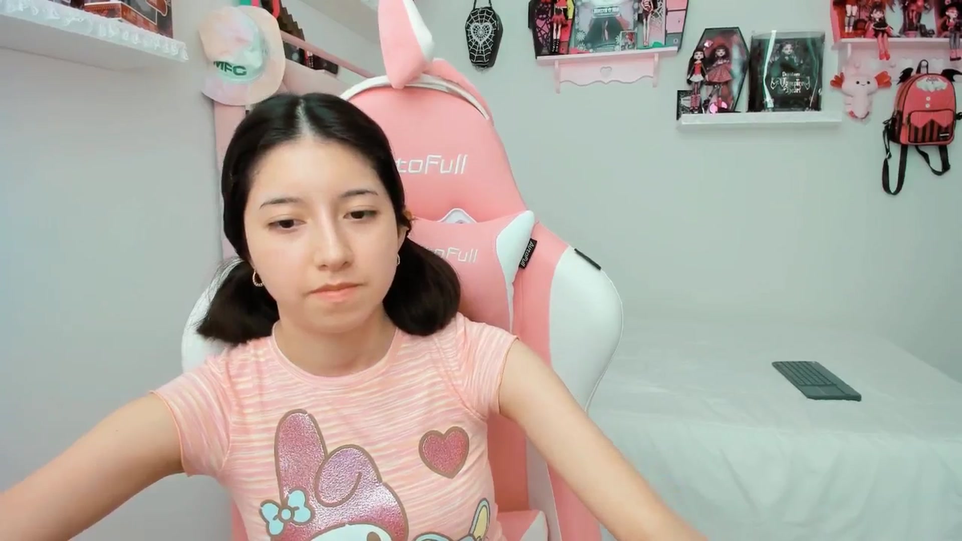 Gallery image thumbnail from Cherrycute666's myfreecams stream on, 03/06/2025, 21:36 image 17 of 20