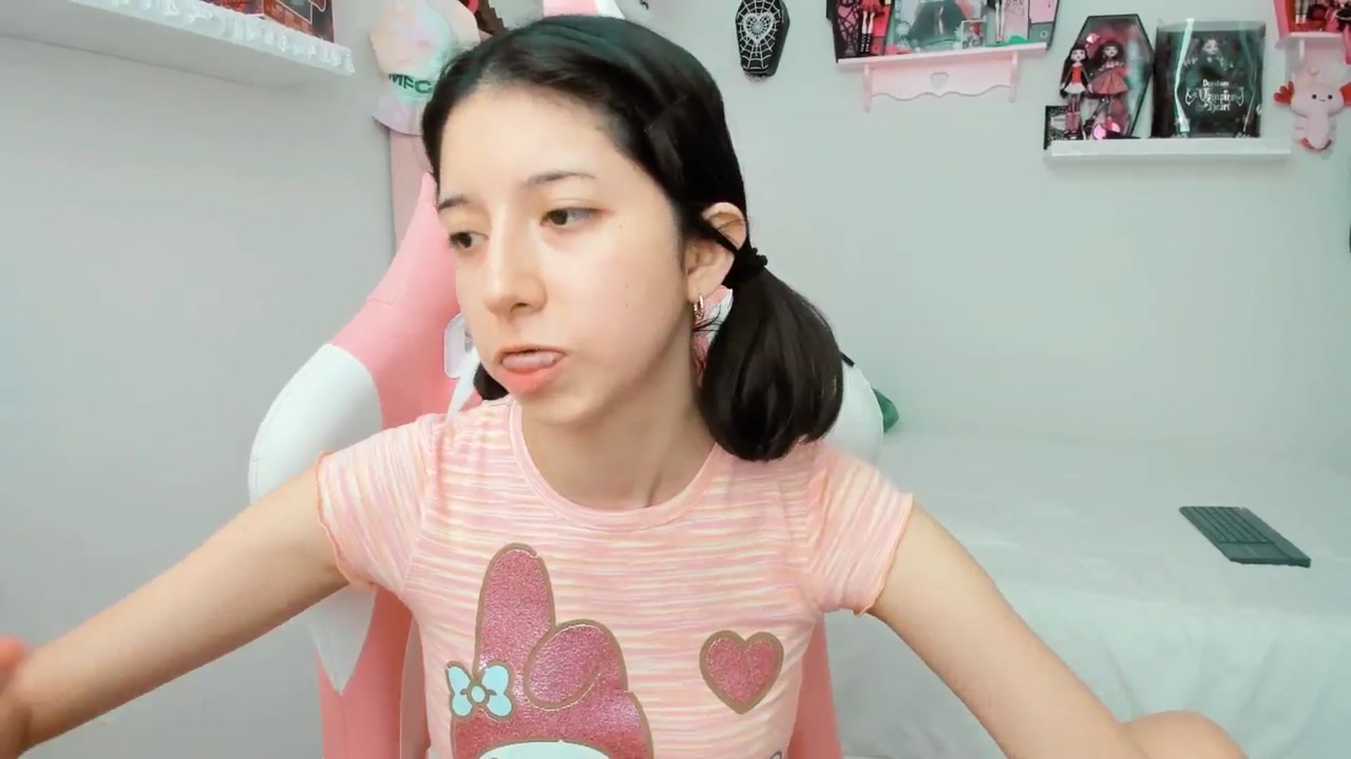 Gallery image thumbnail from Cherrycute666's myfreecams stream on, 03/06/2025, 21:36 image 8 of 20