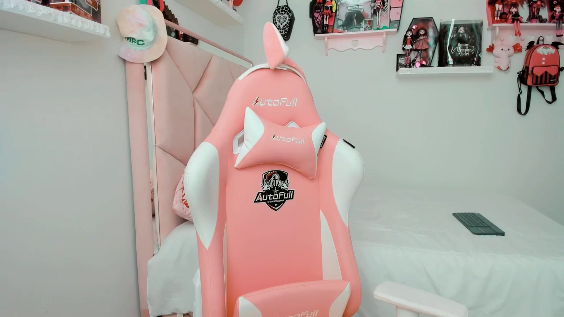 Gallery image thumbnail from Cherrycute666's myfreecams stream on, 03/06/2025, 21:36 image 15 of 20