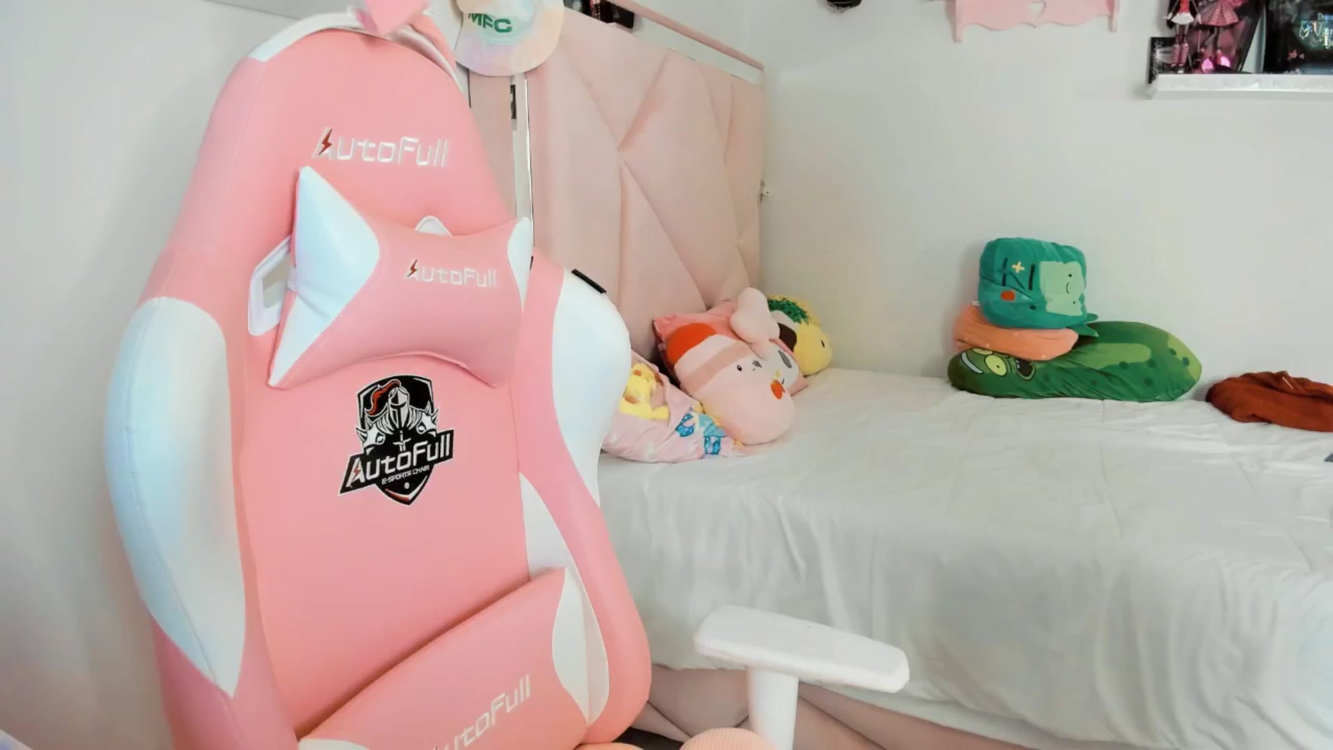 Gallery image thumbnail from Cherrycute666's myfreecams stream on, 03/07/2025, 05:50 image 4 of 20