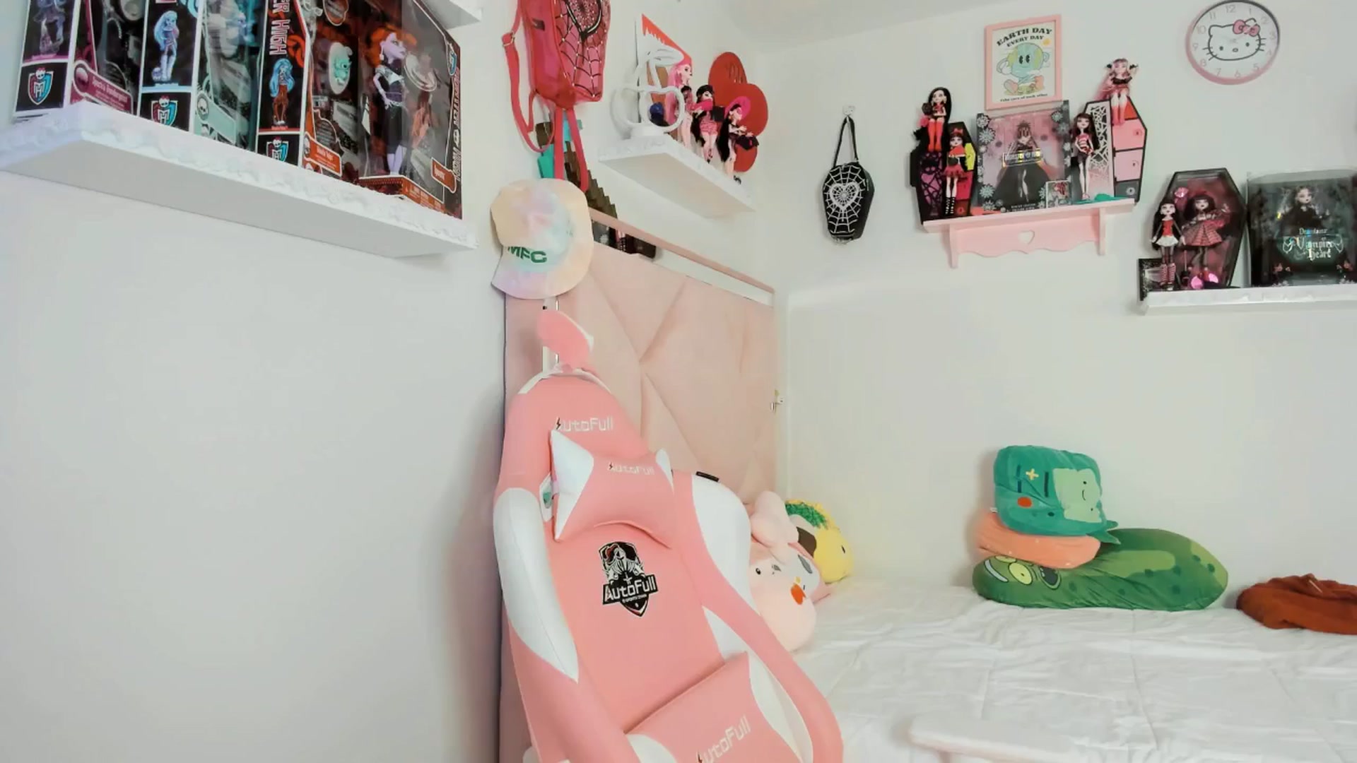 Gallery image thumbnail from Cherrycute666's myfreecams stream on, 03/07/2025, 05:50 image 1 of 20