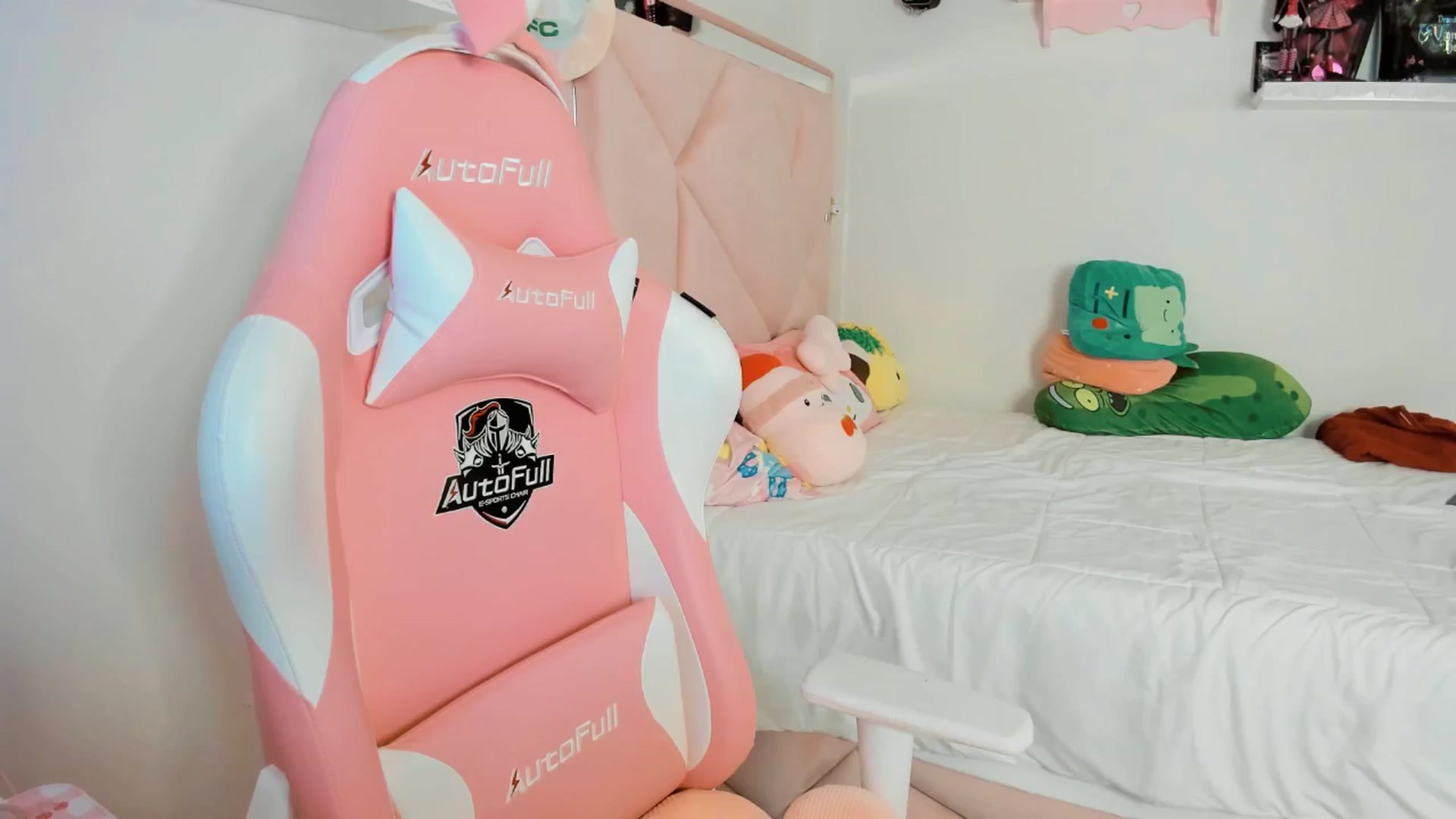 Gallery image thumbnail from Cherrycute666's myfreecams stream on, 03/07/2025, 05:50 image 2 of 20