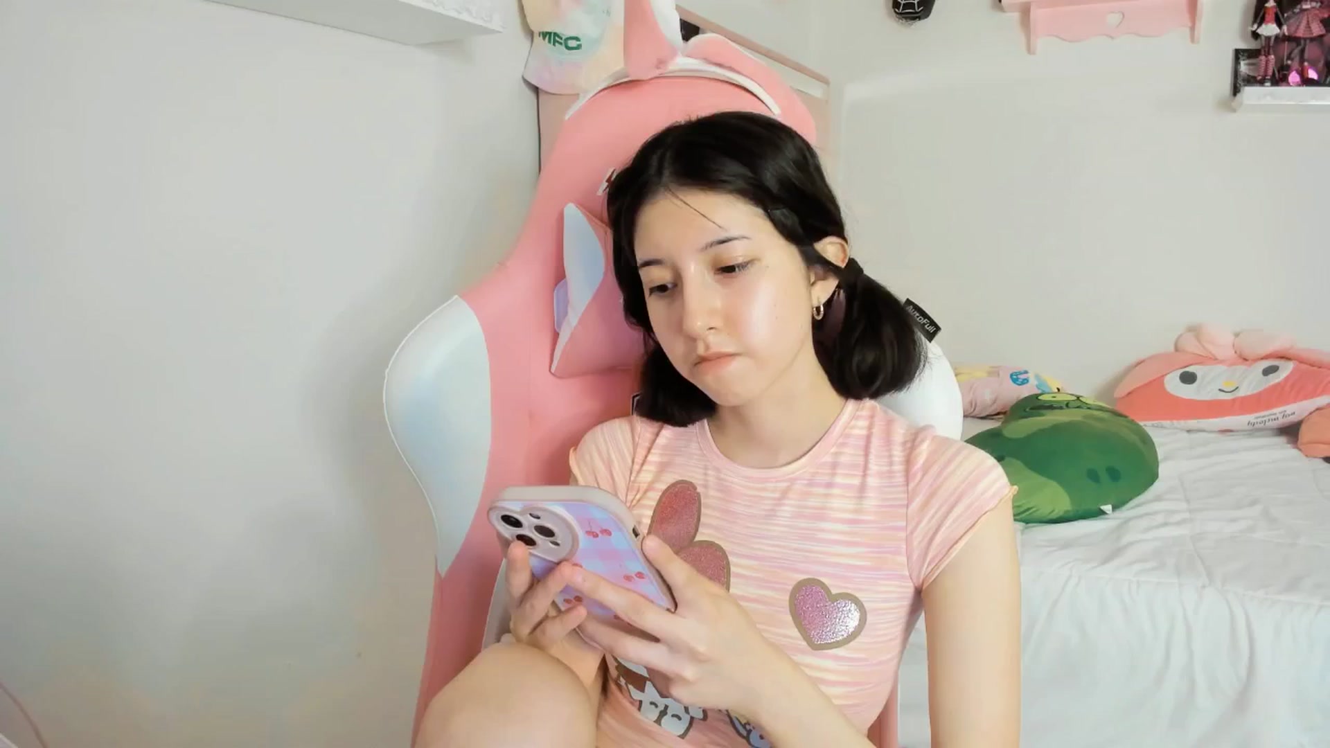 Gallery image thumbnail from Cherrycute666's myfreecams stream on, 03/07/2025, 07:36 image 7 of 20