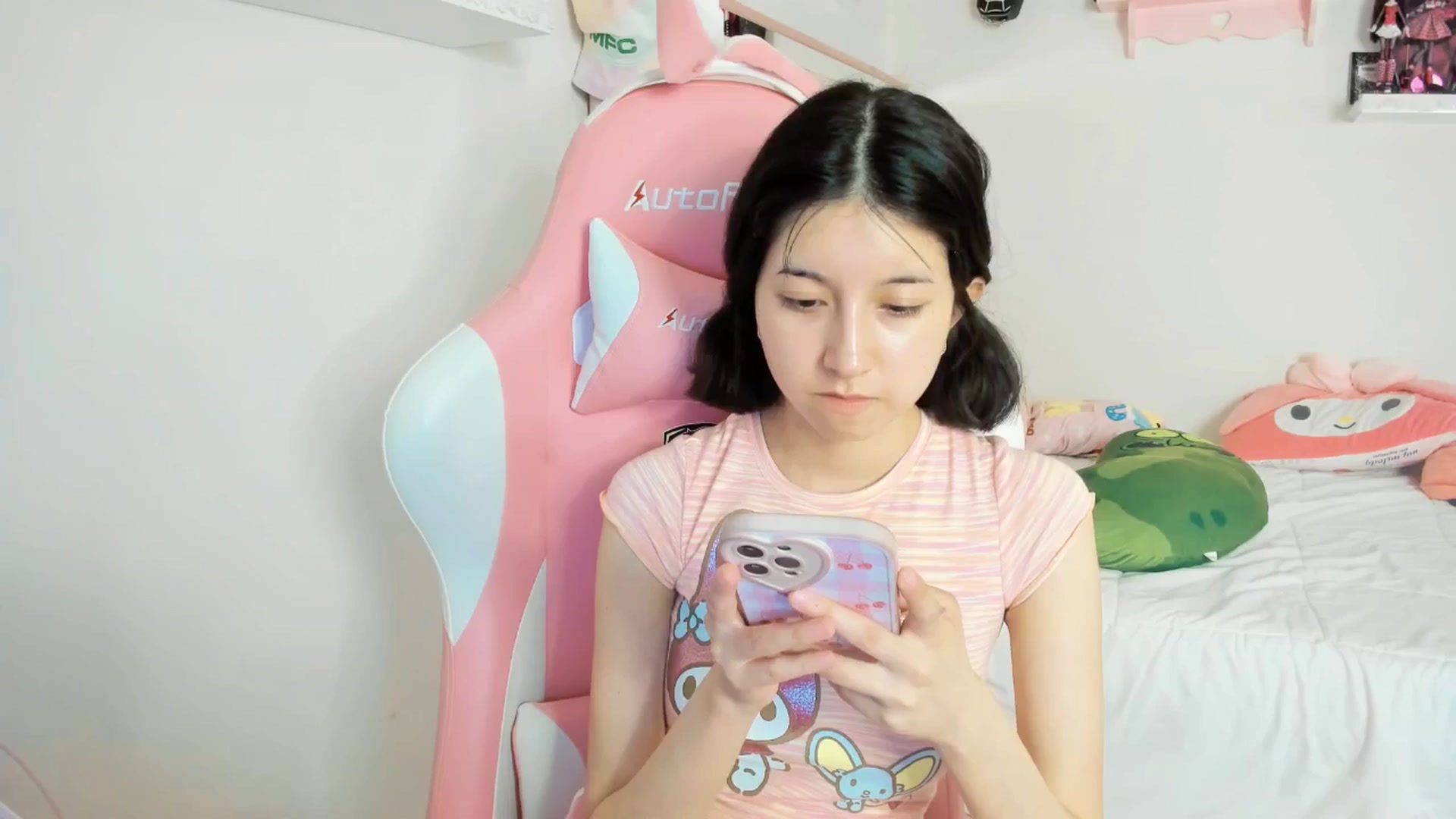 Gallery image thumbnail from Cherrycute666's myfreecams stream on, 03/07/2025, 07:36 image 4 of 20