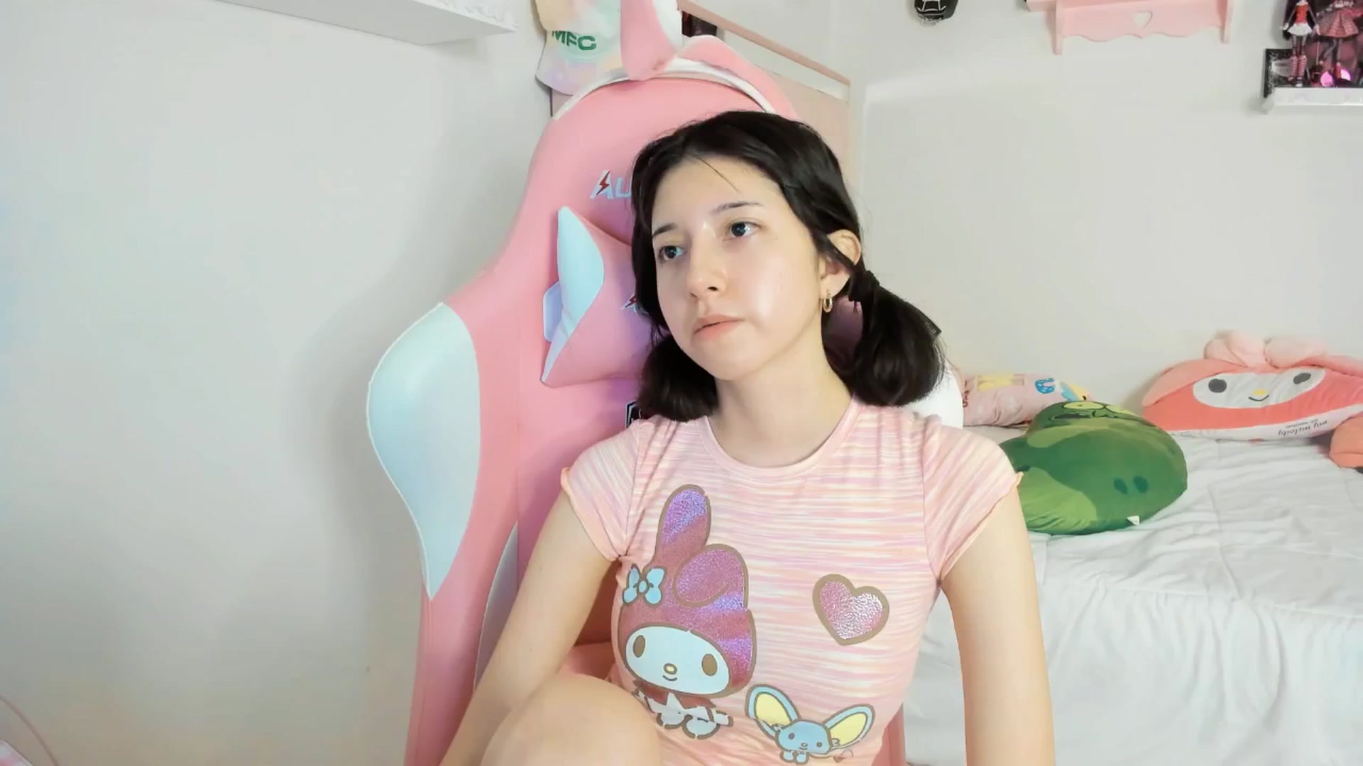 Gallery image thumbnail from Cherrycute666's myfreecams stream on, 03/07/2025, 07:36 image 5 of 20