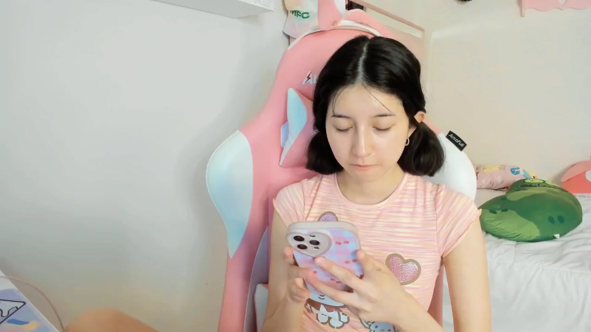 Gallery image thumbnail from Cherrycute666's myfreecams stream on, 03/07/2025, 07:36 image 12 of 20