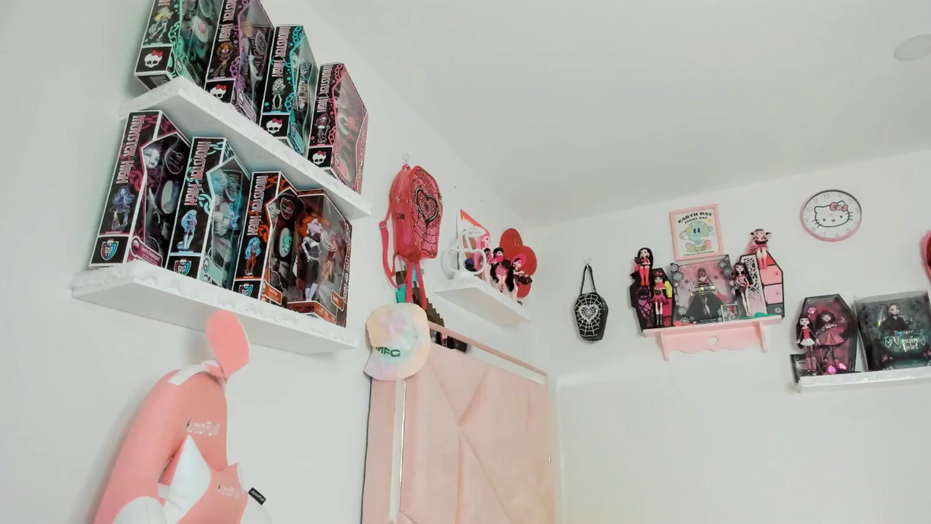 Gallery image thumbnail from Cherrycute666's myfreecams stream on, 03/07/2025, 07:36 image 1 of 20