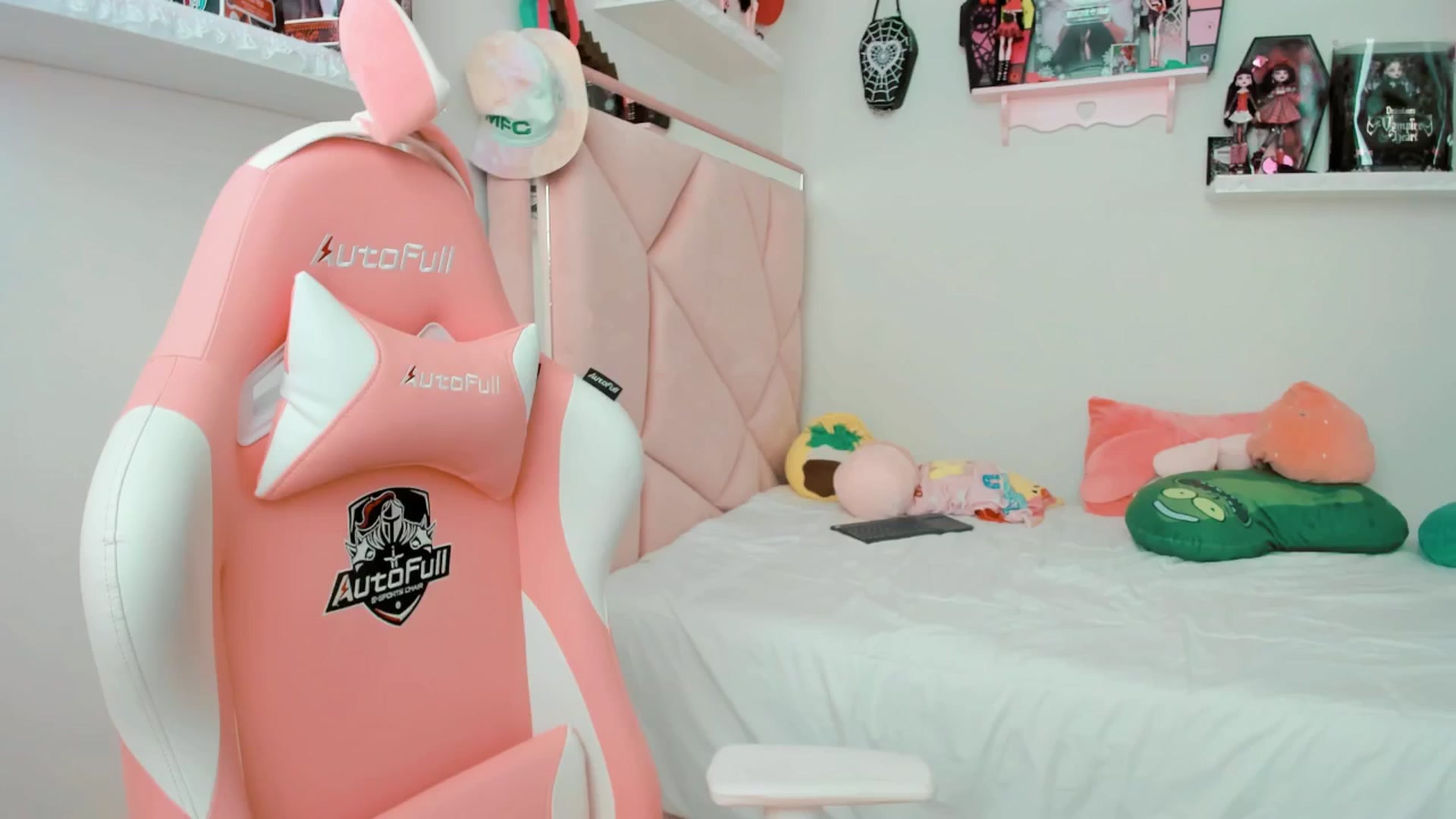 Gallery image thumbnail from Cherrycute666's myfreecams stream on, 03/07/2025, 20:43 image 7 of 20