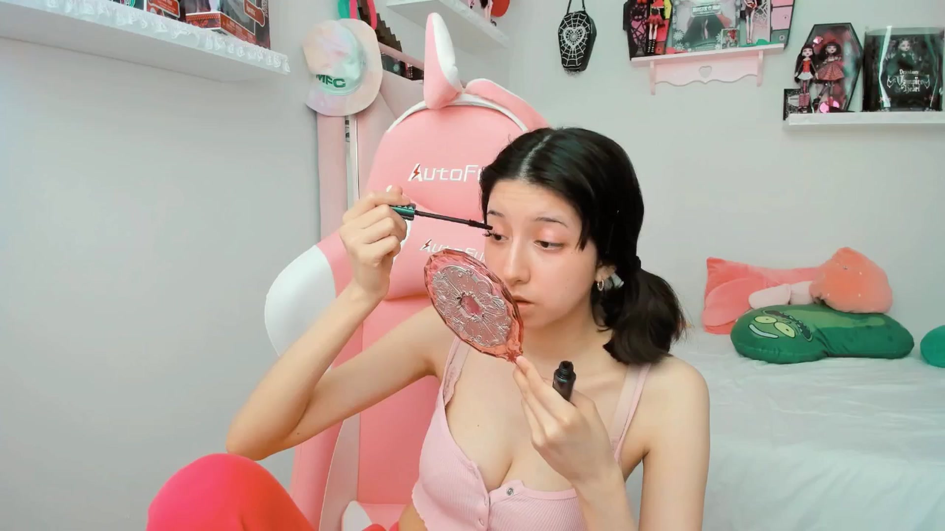 Gallery image thumbnail from Cherrycute666's myfreecams stream on, 03/07/2025, 20:43 image 13 of 20