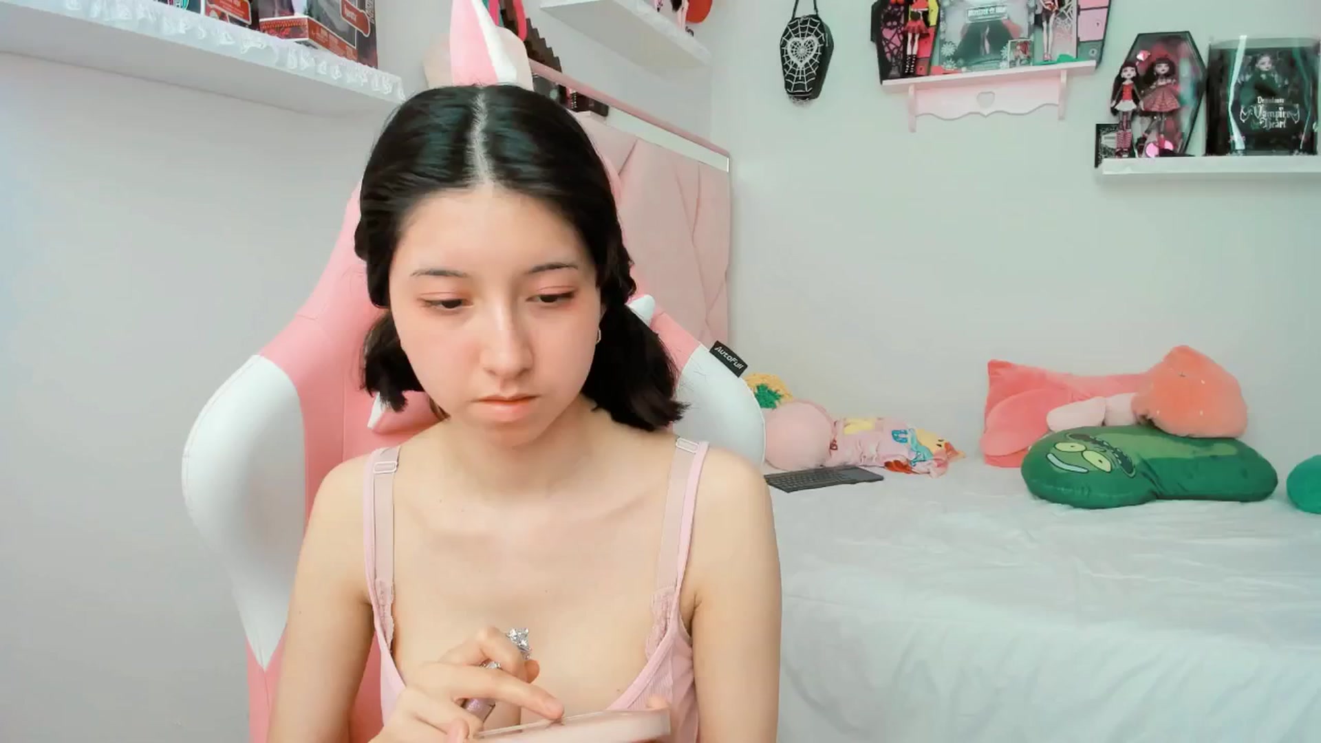 Gallery image thumbnail from Cherrycute666's myfreecams stream on, 03/07/2025, 20:43 image 10 of 20
