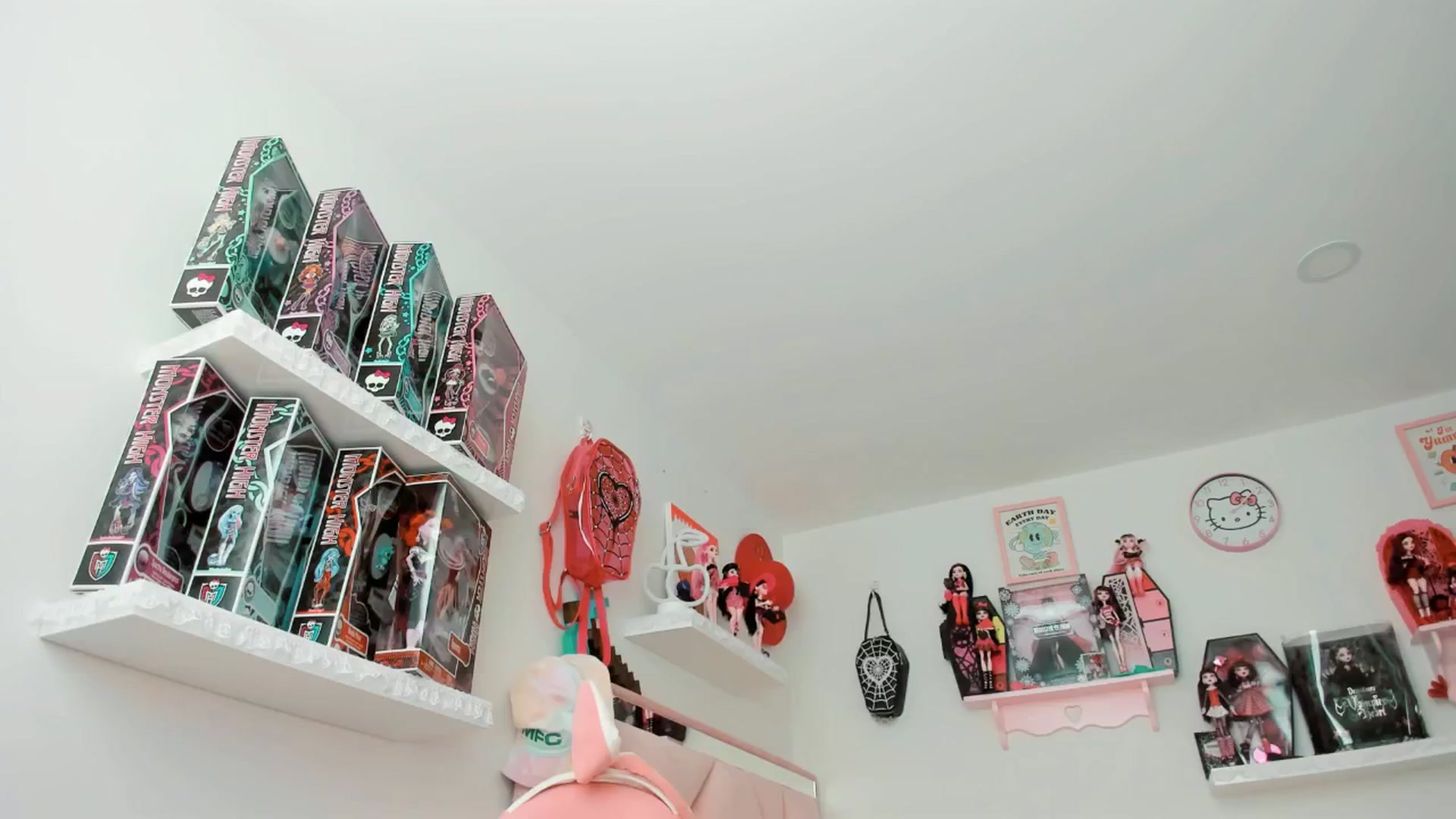 Gallery image thumbnail from Cherrycute666's myfreecams stream on, 03/07/2025, 20:43 image 17 of 20