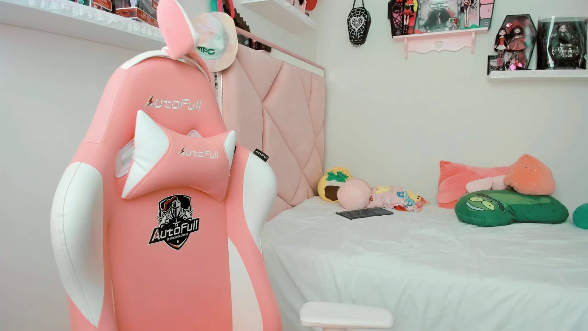 Gallery image thumbnail from Cherrycute666's myfreecams stream on, 03/07/2025, 20:43 image 11 of 20