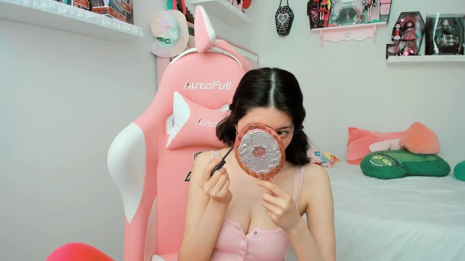 Gallery image thumbnail from Cherrycute666's myfreecams stream on, 03/07/2025, 20:43 image 15 of 20