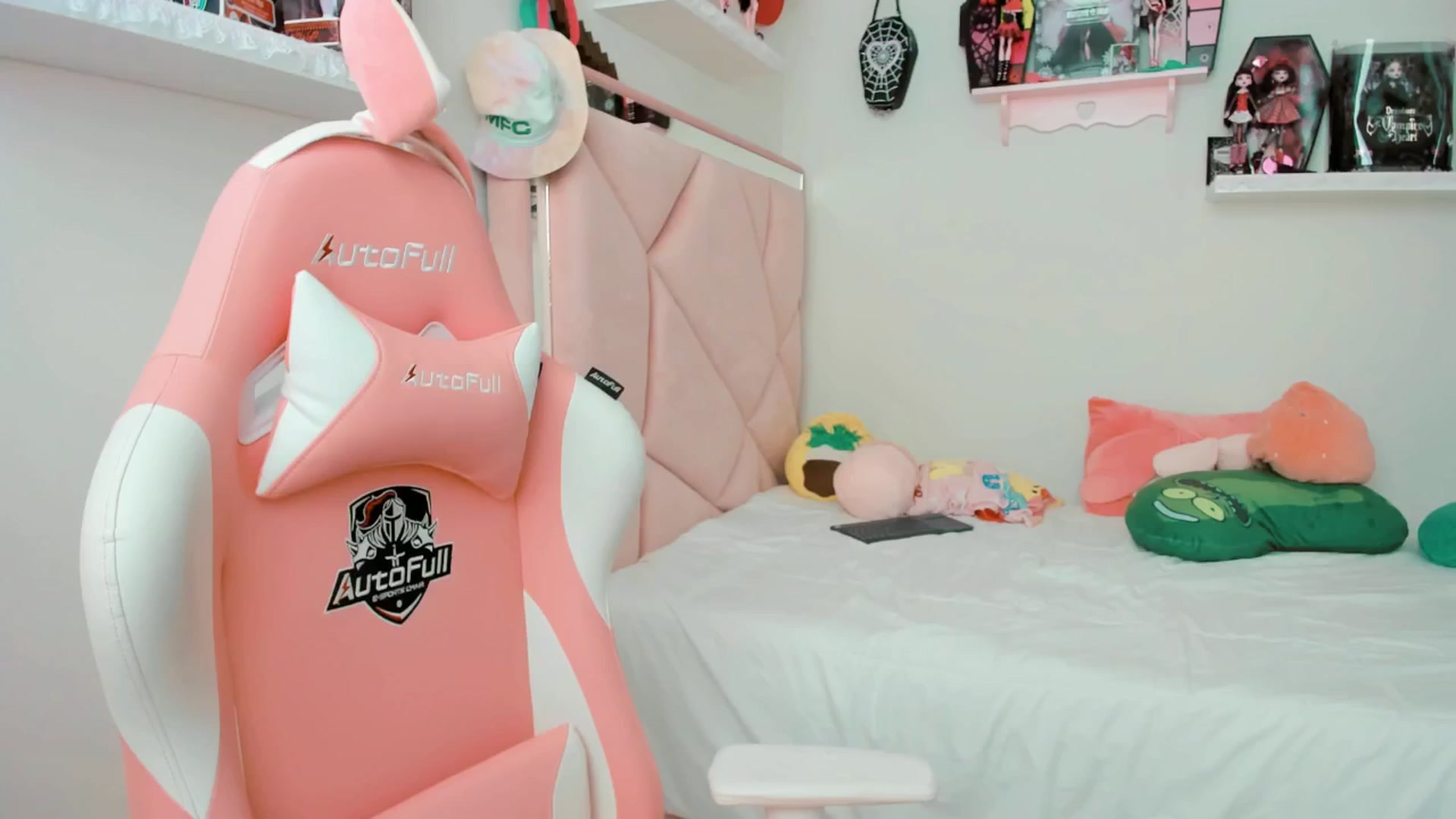 Gallery image thumbnail from Cherrycute666's myfreecams stream on, 03/07/2025, 20:43 image 8 of 20