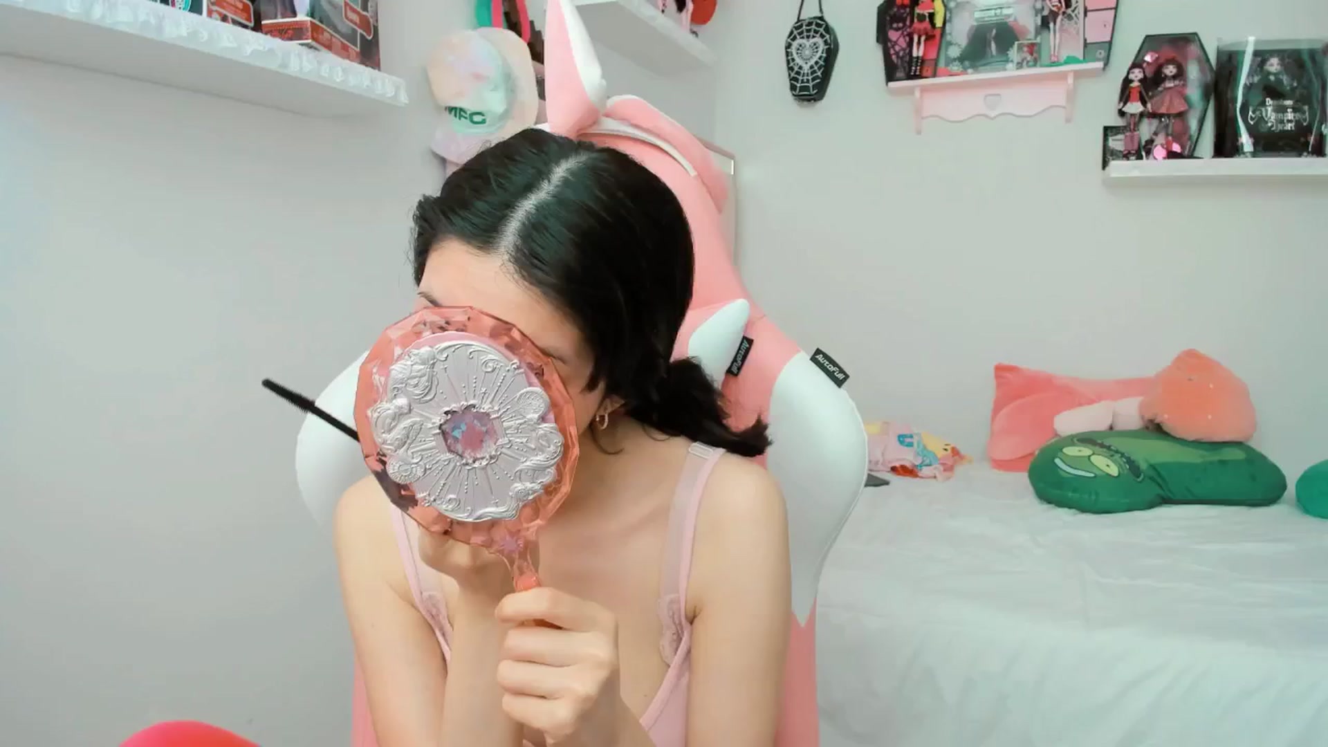 Gallery image thumbnail from Cherrycute666's myfreecams stream on, 03/07/2025, 20:43 image 14 of 20