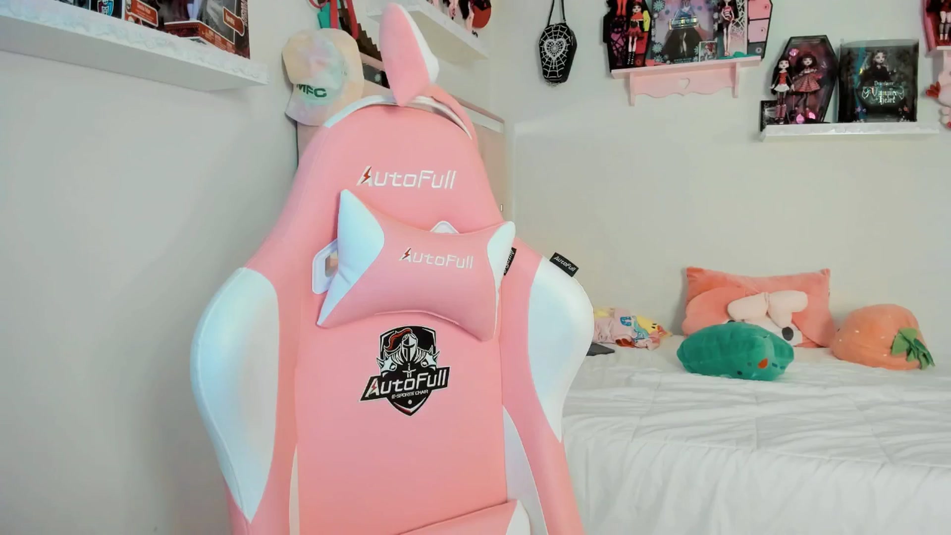 Gallery image thumbnail from Cherrycute666's myfreecams stream on, 03/08/2025, 24:46 image 10 of 20