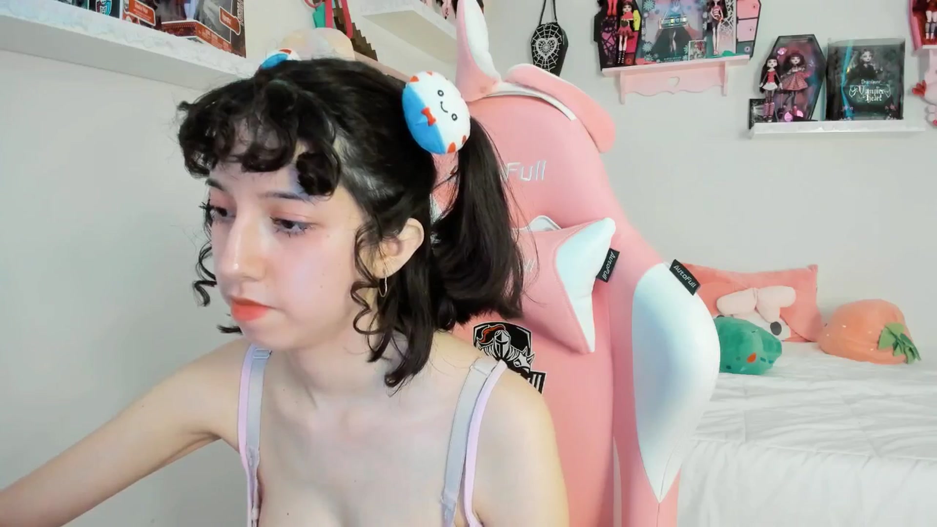Gallery image thumbnail from Cherrycute666's myfreecams stream on, 03/08/2025, 24:46 image 2 of 20