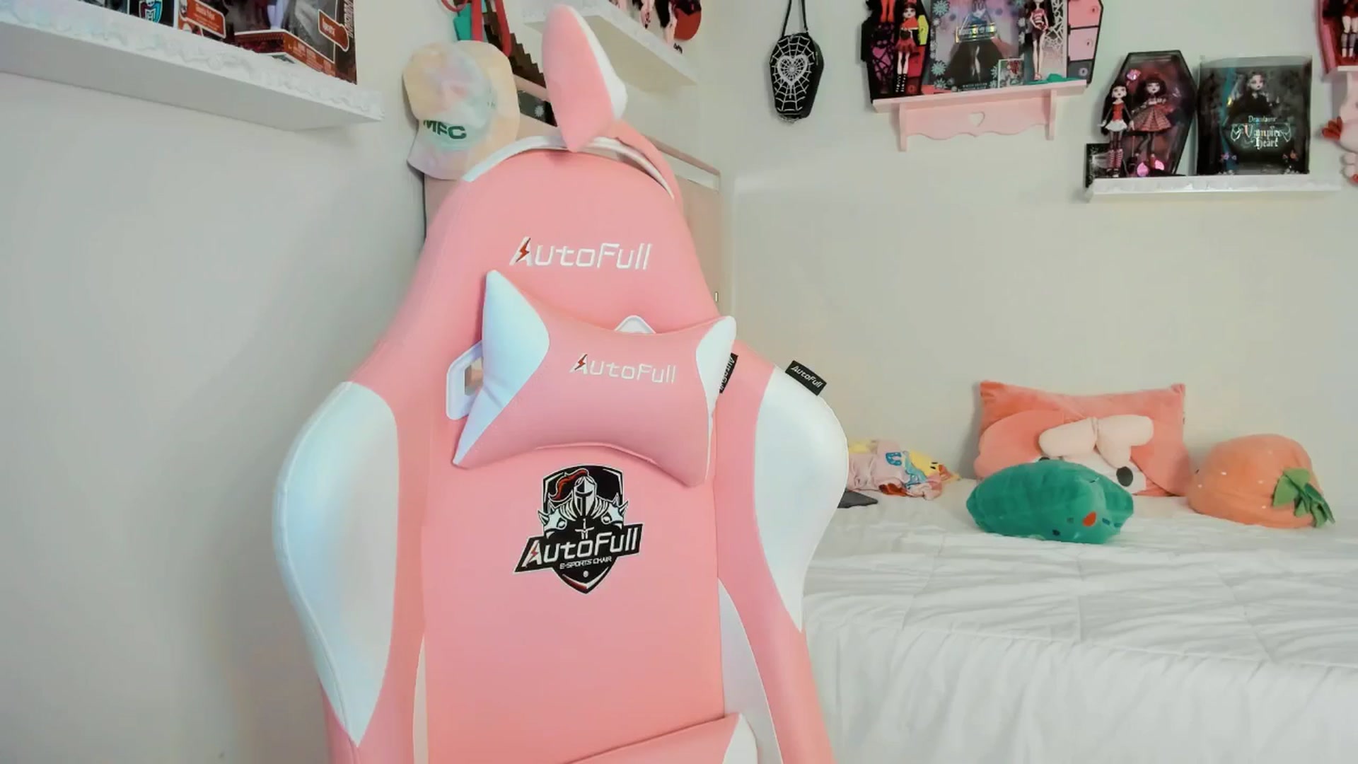 Gallery image thumbnail from Cherrycute666's myfreecams stream on, 03/08/2025, 24:46 image 11 of 20