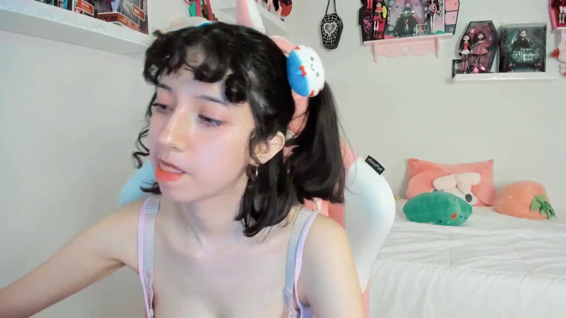Gallery image thumbnail from Cherrycute666's myfreecams stream on, 03/08/2025, 24:46 image 18 of 20