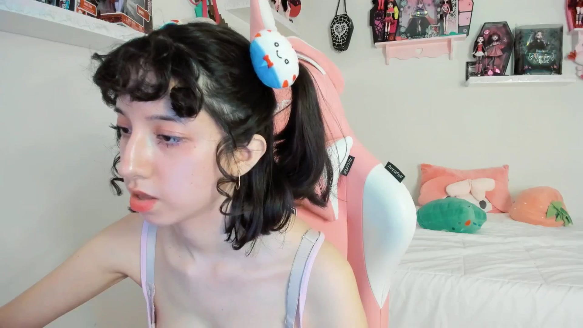 Gallery image thumbnail from Cherrycute666's myfreecams stream on, 03/08/2025, 24:46 image 19 of 20