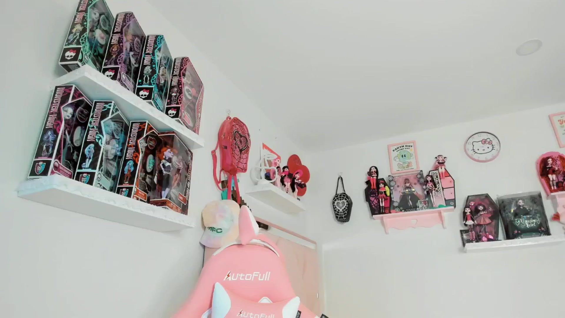 Gallery image thumbnail from Cherrycute666's myfreecams stream on, 03/08/2025, 04:03 image 5 of 20