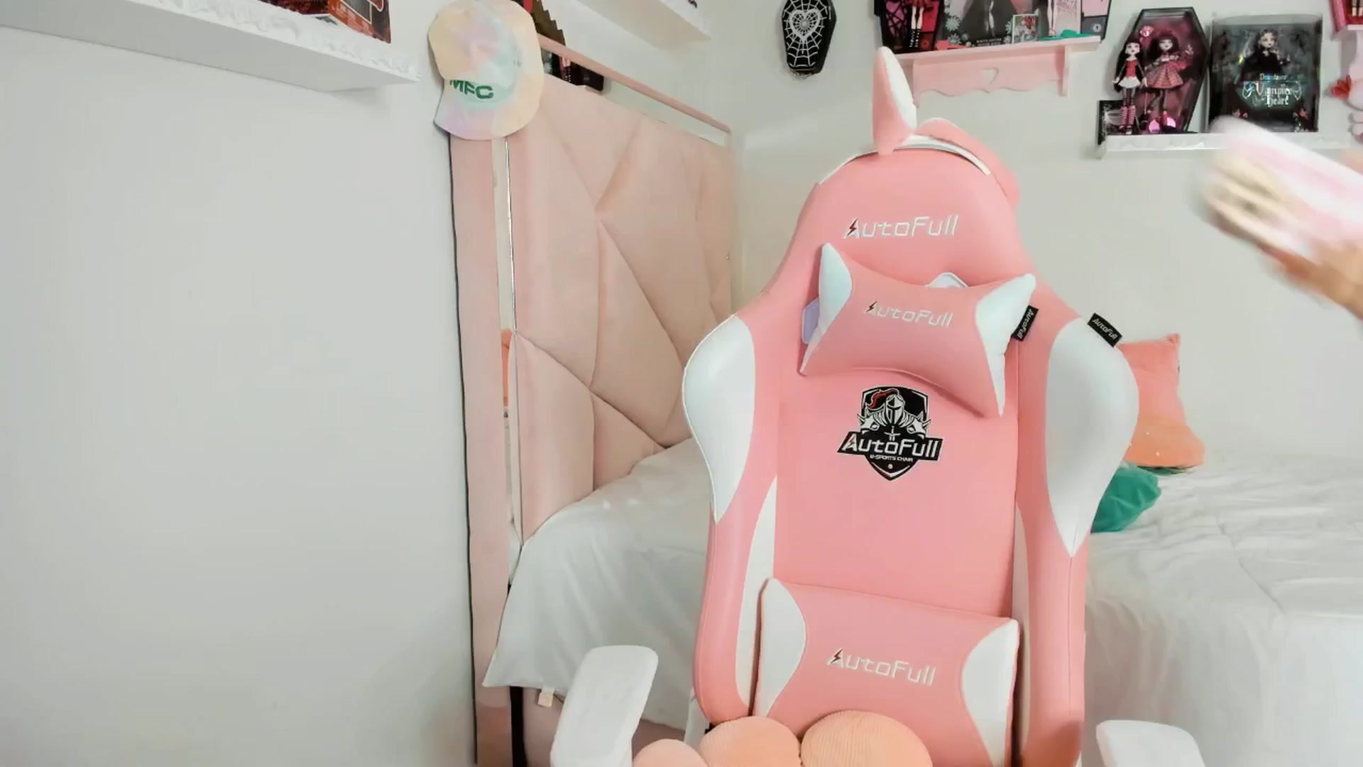 Gallery image thumbnail from Cherrycute666's myfreecams stream on, 03/08/2025, 08:21 image 3 of 20