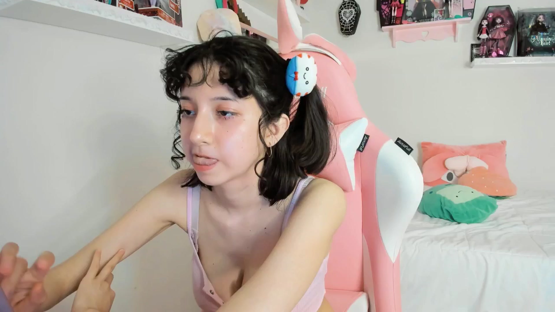 Gallery image thumbnail from Cherrycute666's myfreecams stream on, 03/08/2025, 08:21 image 1 of 20