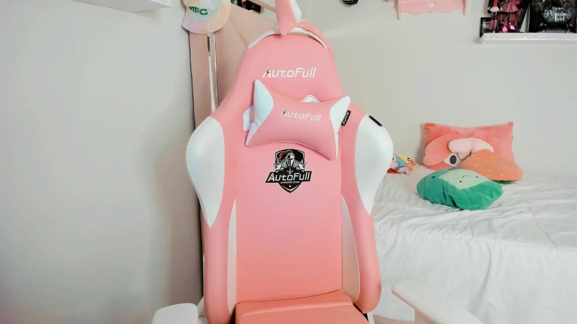 Gallery image thumbnail from Cherrycute666's myfreecams stream on, 03/08/2025, 08:21 image 14 of 20