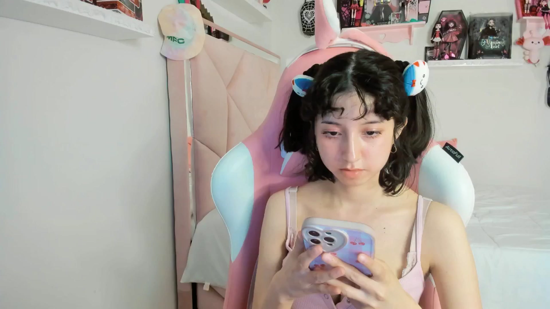 Gallery image thumbnail from Cherrycute666's myfreecams stream on, 03/08/2025, 08:21 image 4 of 20