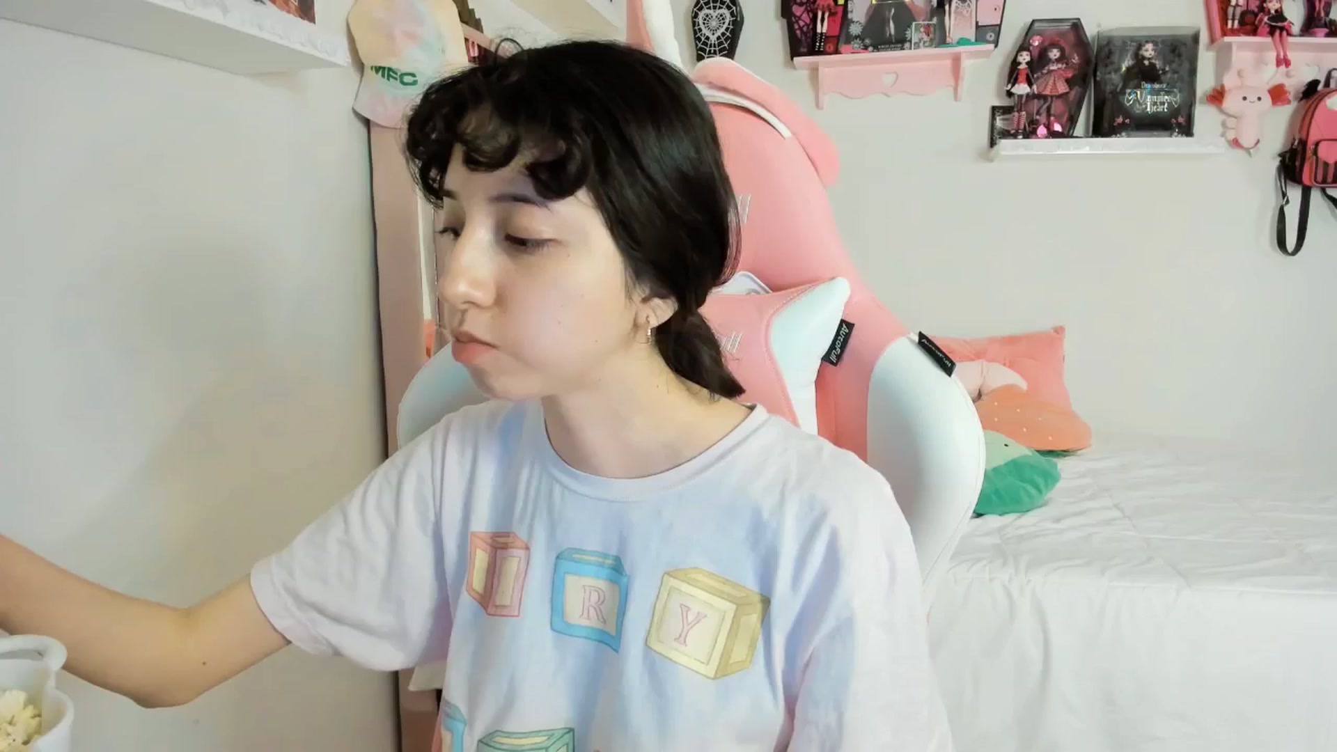 Gallery image thumbnail from Cherrycute666's myfreecams stream on, 03/08/2025, 13:01 image 17 of 20