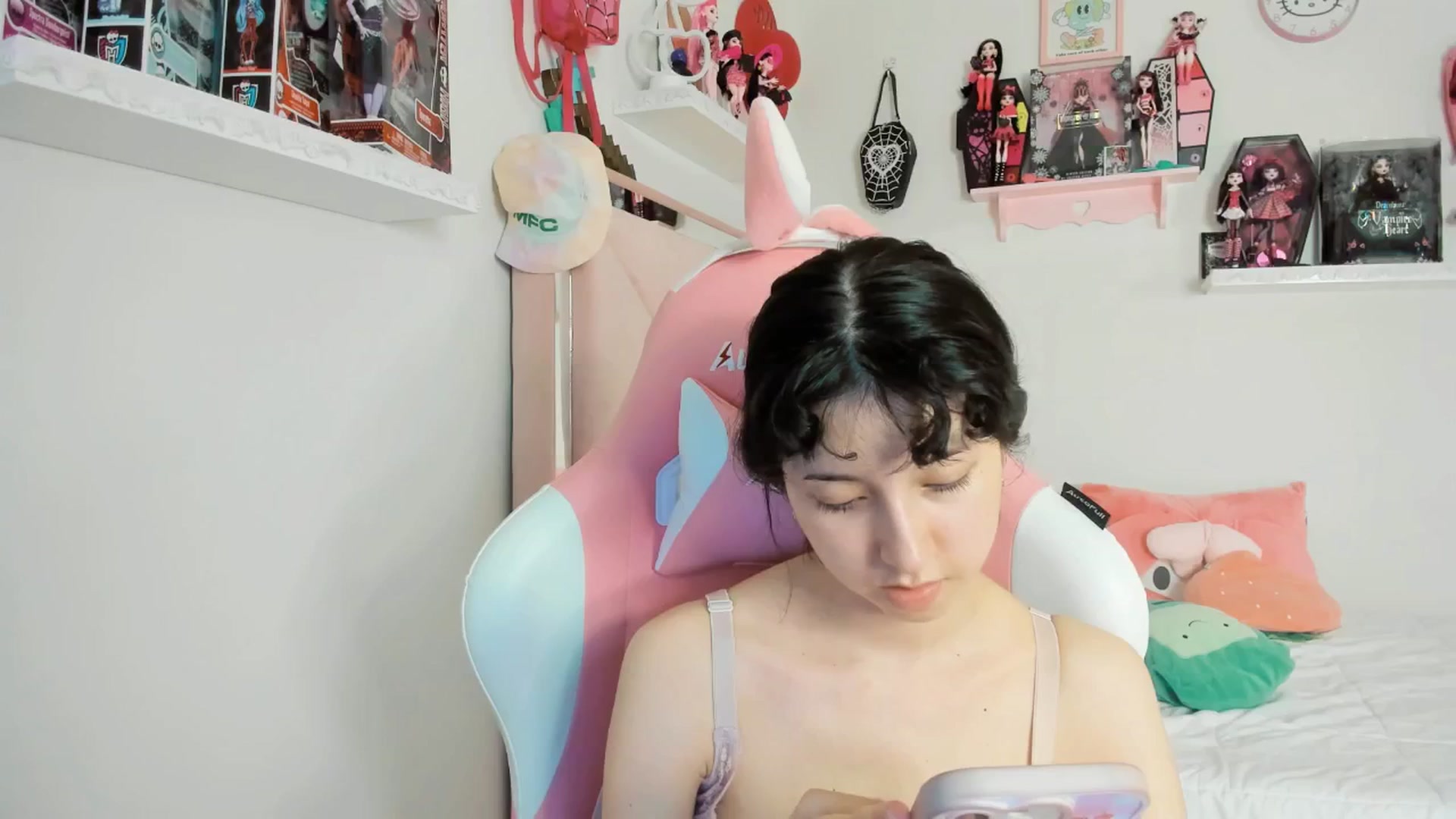 Gallery image thumbnail from Cherrycute666's myfreecams stream on, 03/08/2025, 13:01 image 16 of 20