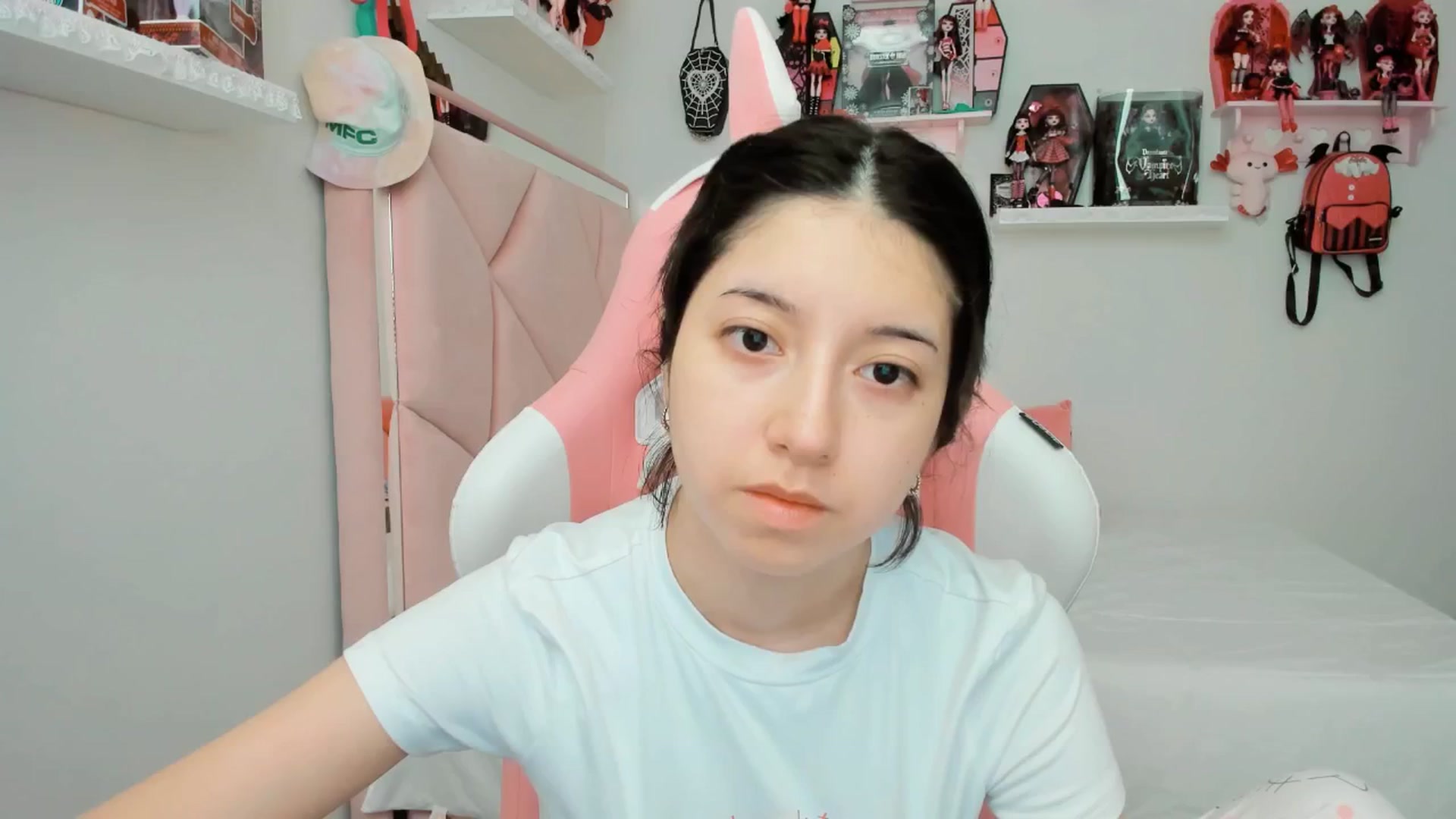 Gallery image thumbnail from Cherrycute666's myfreecams stream on, 03/09/2025, 24:07 image 4 of 20