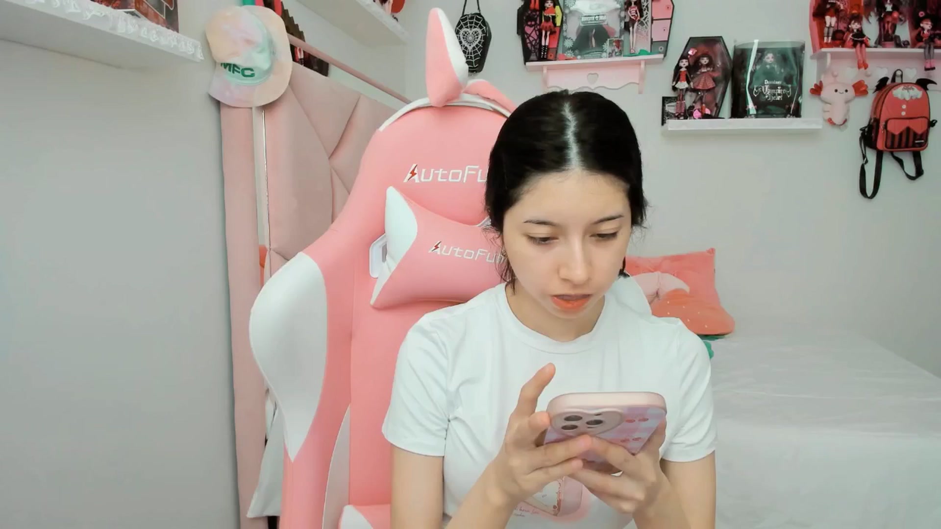 Gallery image thumbnail from Cherrycute666's myfreecams stream on, 03/09/2025, 24:07 image 2 of 20