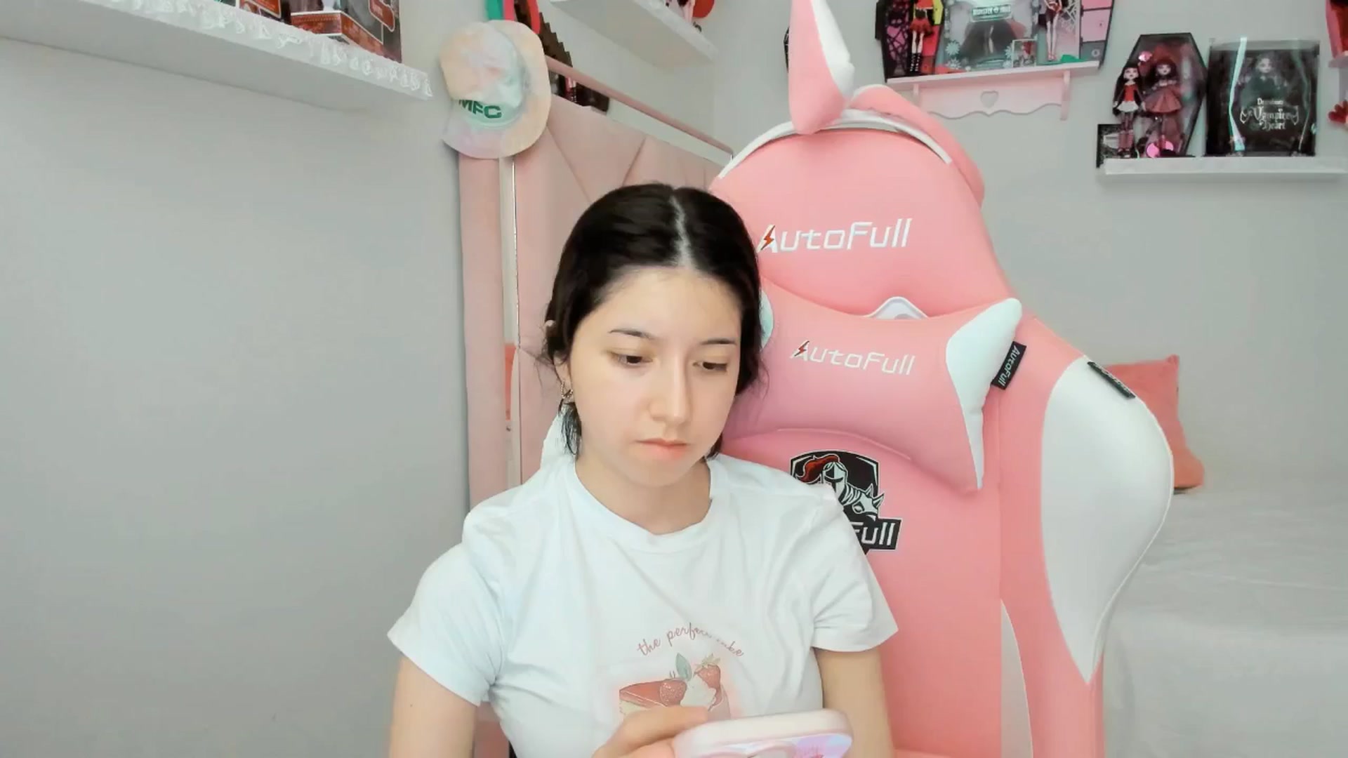 Gallery image thumbnail from Cherrycute666's myfreecams stream on, 03/09/2025, 24:07 image 20 of 20