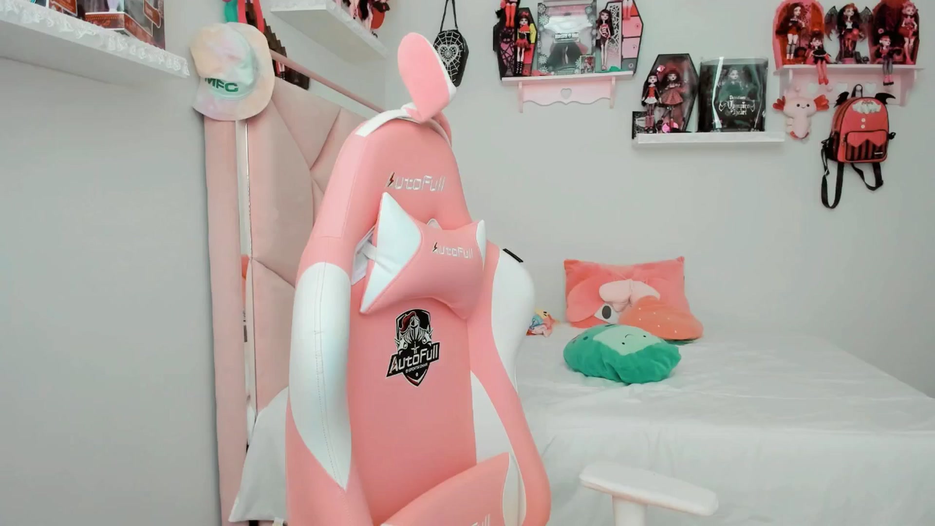 Gallery image thumbnail from Cherrycute666's myfreecams stream on, 03/09/2025, 24:07 image 10 of 20