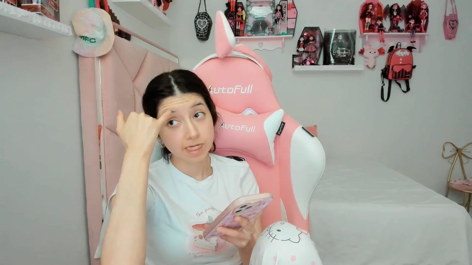 Gallery image thumbnail from Cherrycute666's myfreecams stream on, 03/09/2025, 24:07 image 19 of 20