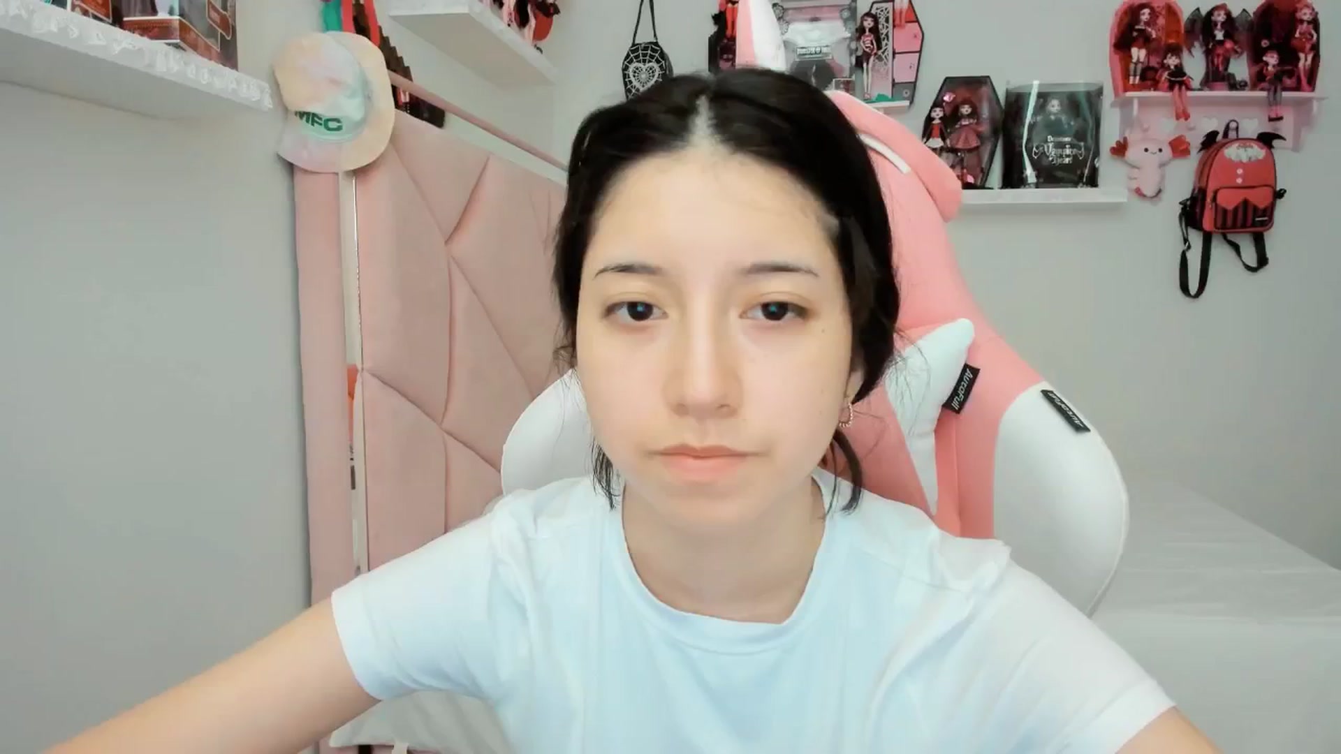 Gallery image thumbnail from Cherrycute666's myfreecams stream on, 03/09/2025, 24:07 image 13 of 20