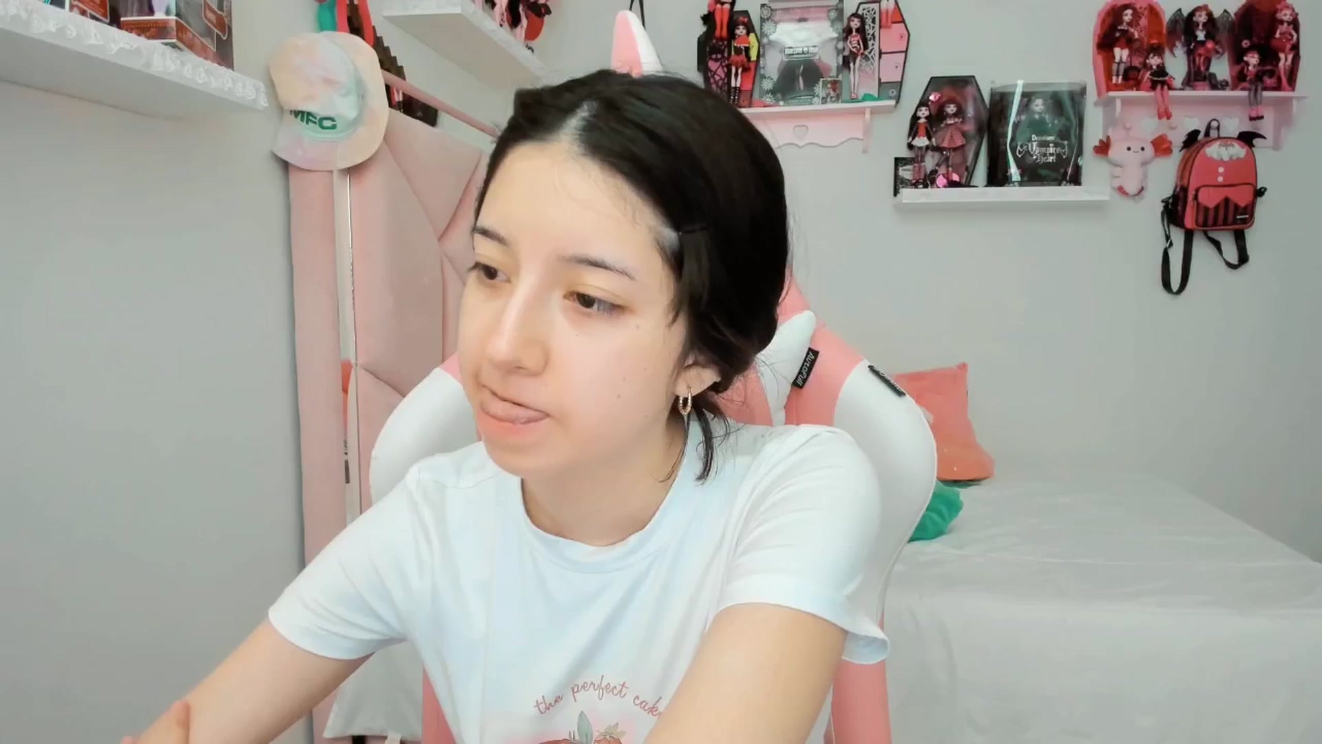 Gallery image thumbnail from Cherrycute666's myfreecams stream on, 03/09/2025, 24:07 image 11 of 20