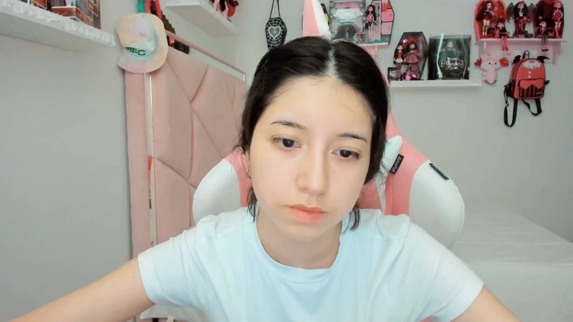 Gallery image thumbnail from Cherrycute666's myfreecams stream on, 03/09/2025, 24:07 image 15 of 20