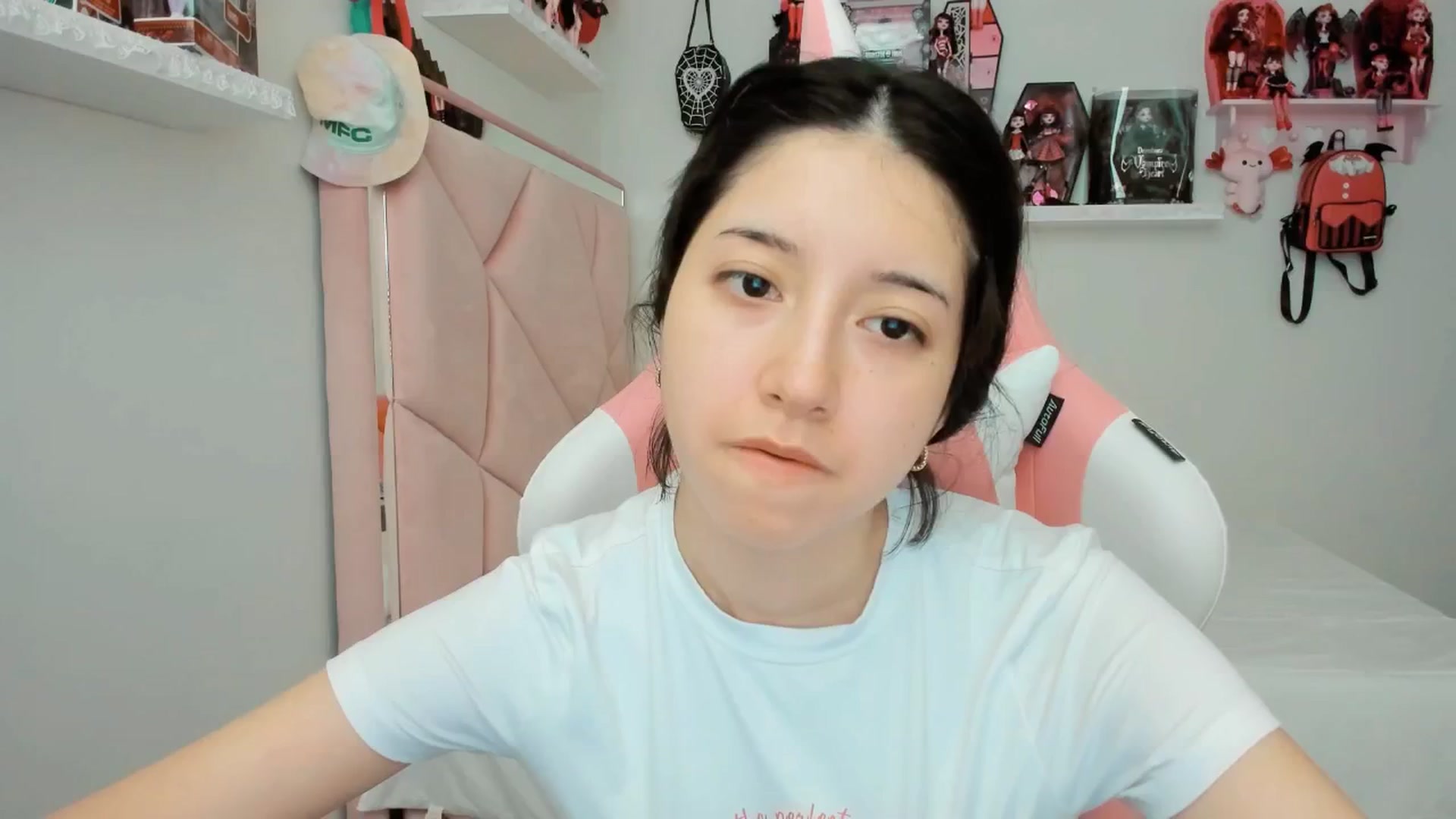 Gallery image thumbnail from Cherrycute666's myfreecams stream on, 03/09/2025, 24:07 image 12 of 20