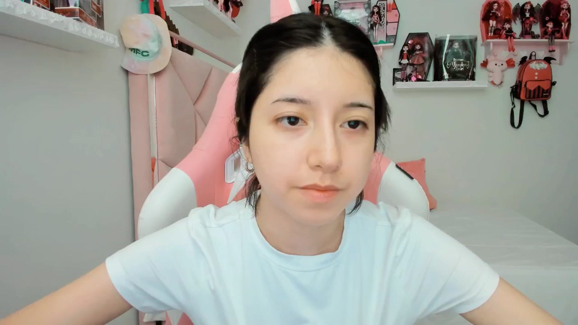 Gallery image thumbnail from Cherrycute666's myfreecams stream on, 03/09/2025, 24:07 image 7 of 20
