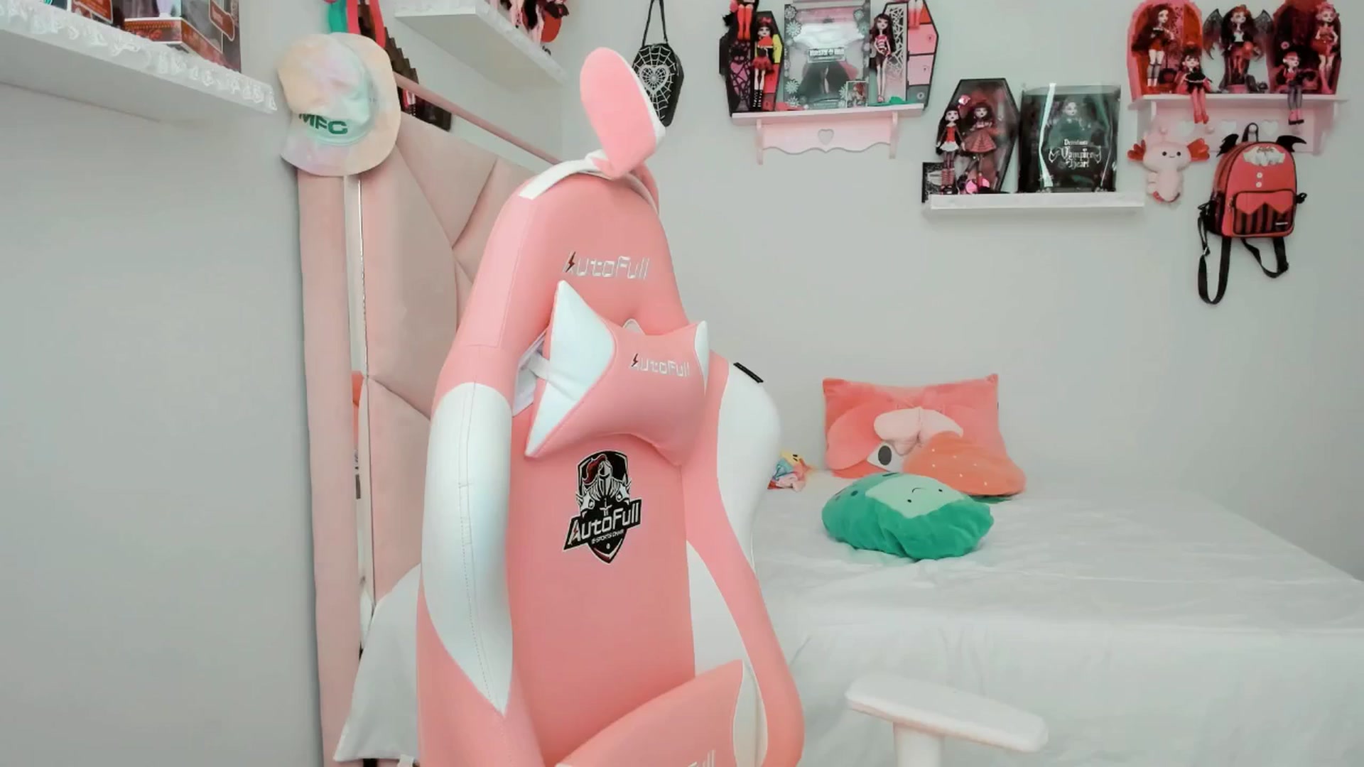 Gallery image thumbnail from Cherrycute666's myfreecams stream on, 03/09/2025, 24:07 image 9 of 20