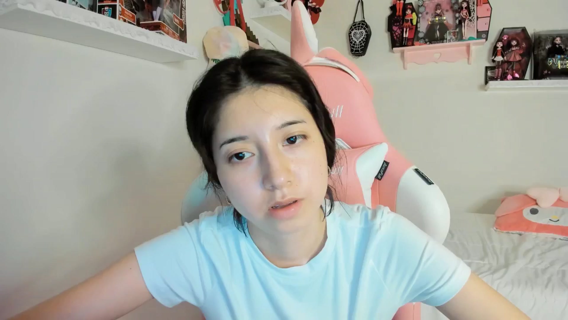 Gallery image thumbnail from Cherrycute666's myfreecams stream on, 03/09/2025, 02:12 image 16 of 20
