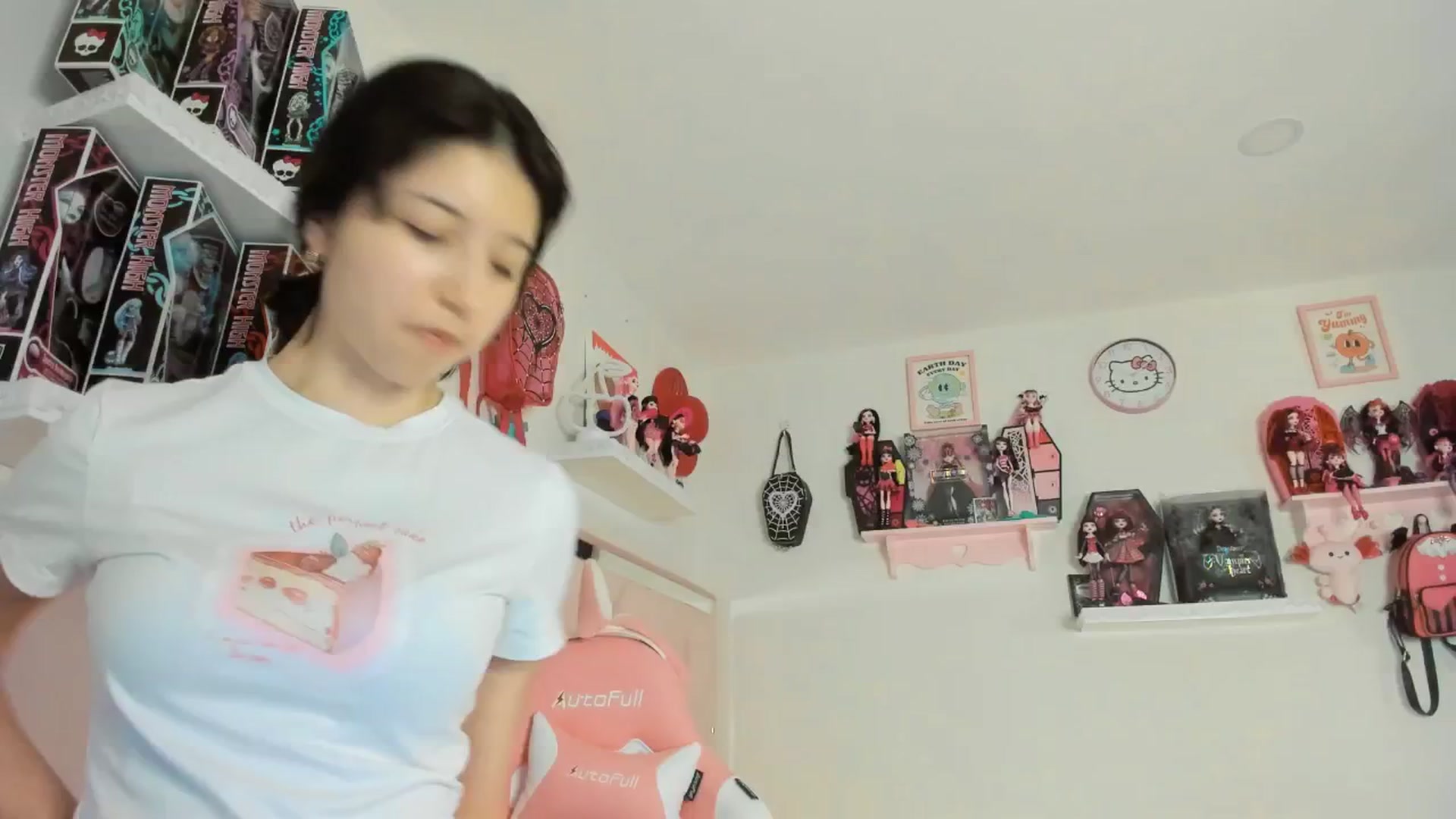 Gallery image thumbnail from Cherrycute666's myfreecams stream on, 03/09/2025, 02:12 image 7 of 20