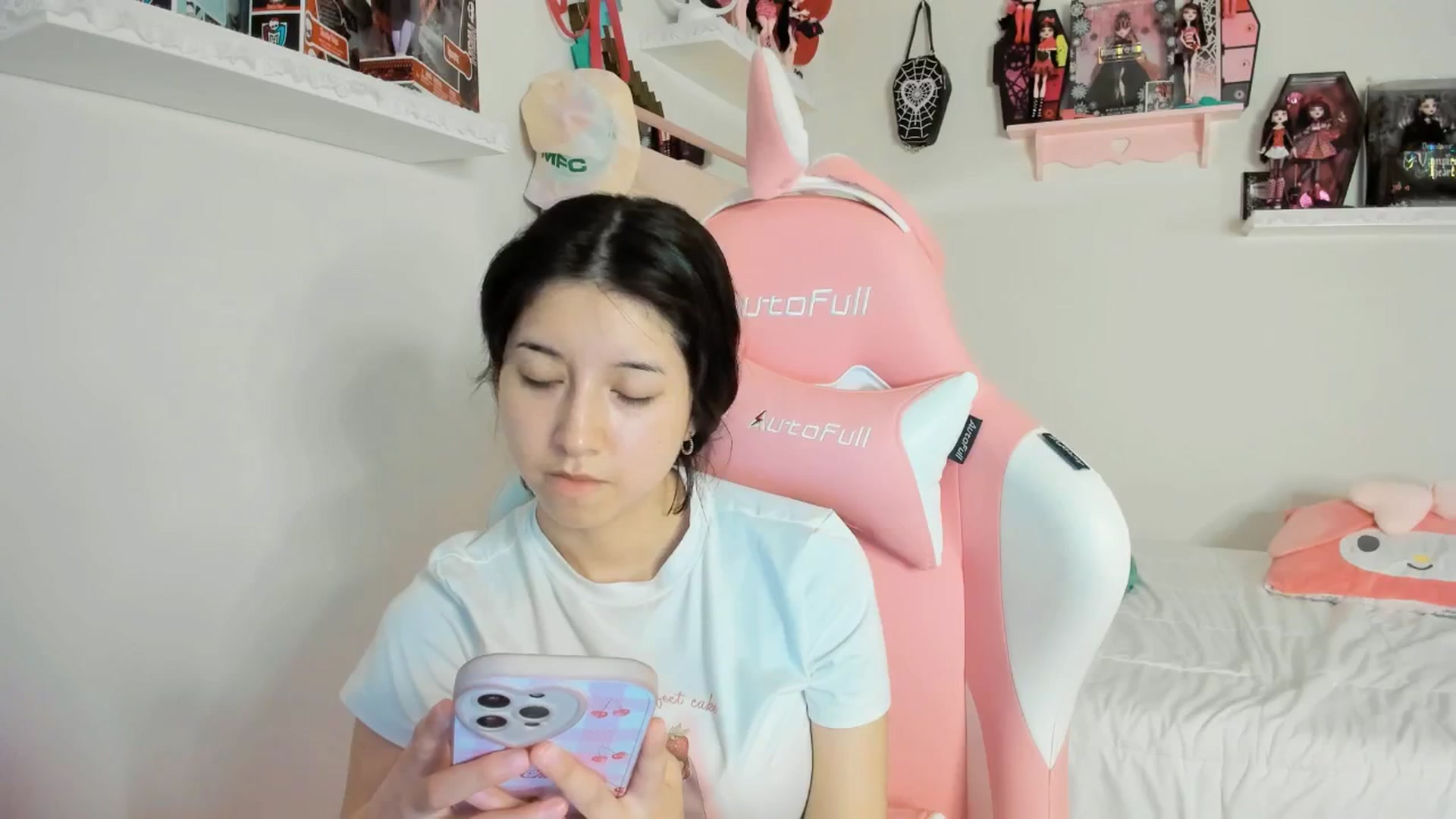 Gallery image thumbnail from Cherrycute666's myfreecams stream on, 03/09/2025, 02:12 image 14 of 20