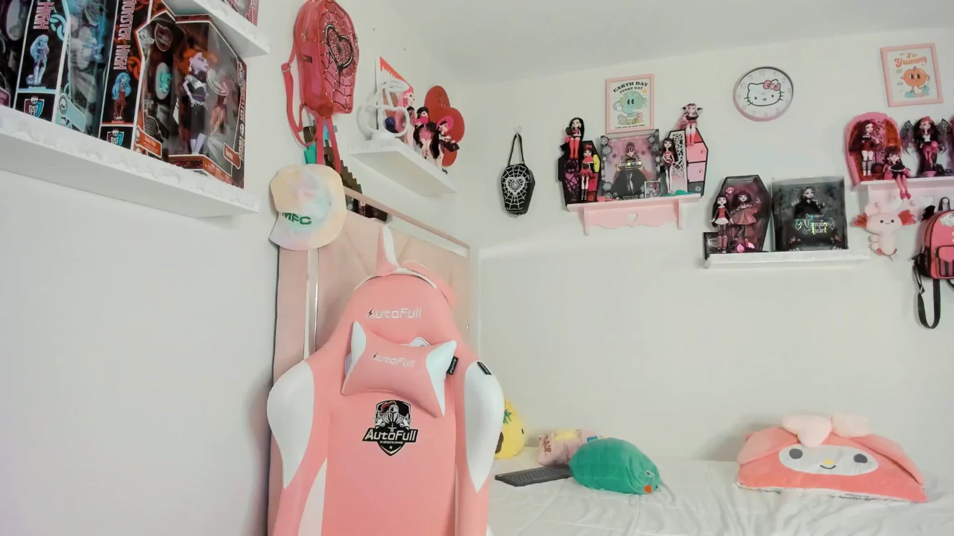 Gallery image thumbnail from Cherrycute666's myfreecams stream on, 03/09/2025, 02:12 image 6 of 20