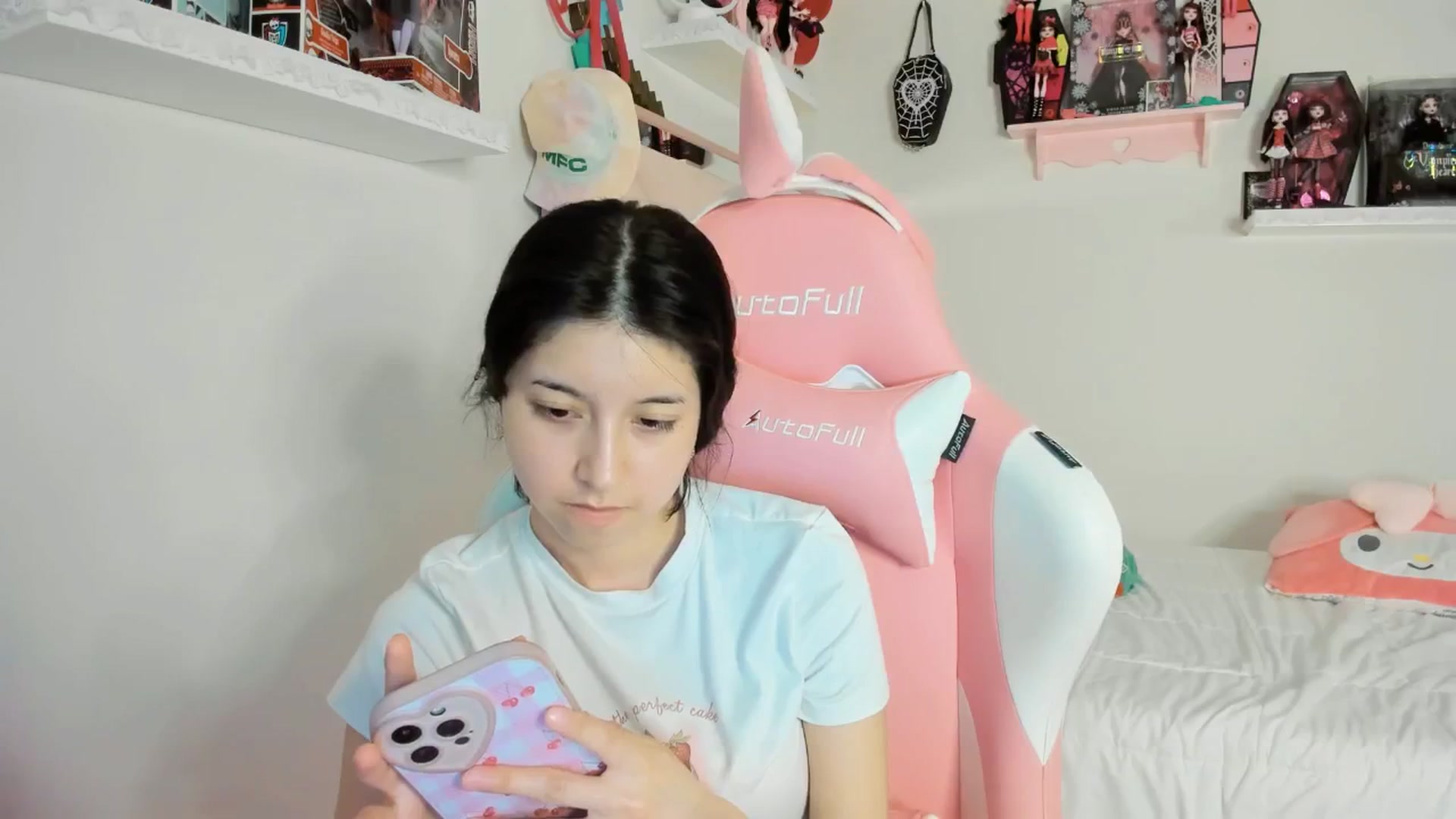 Gallery image thumbnail from Cherrycute666's myfreecams stream on, 03/09/2025, 02:12 image 15 of 20