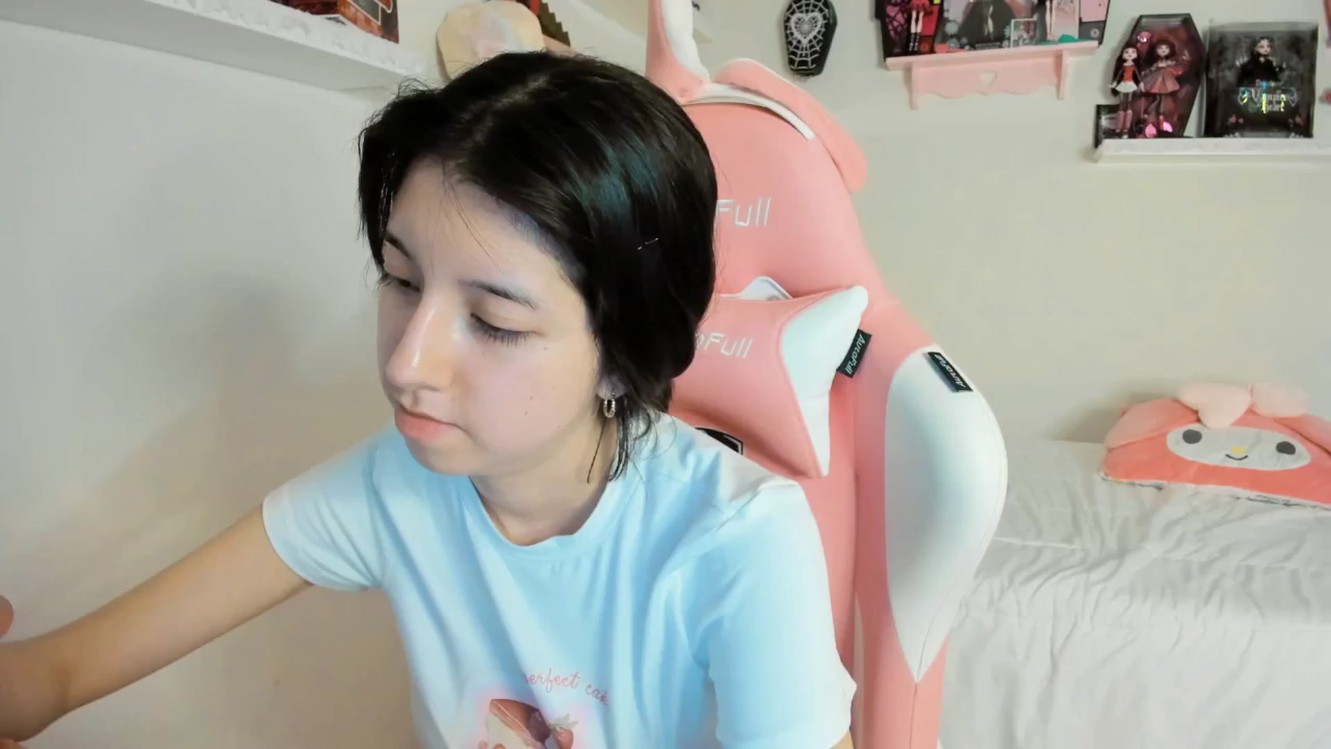 Gallery image thumbnail from Cherrycute666's myfreecams stream on, 03/09/2025, 02:27 image 2 of 20
