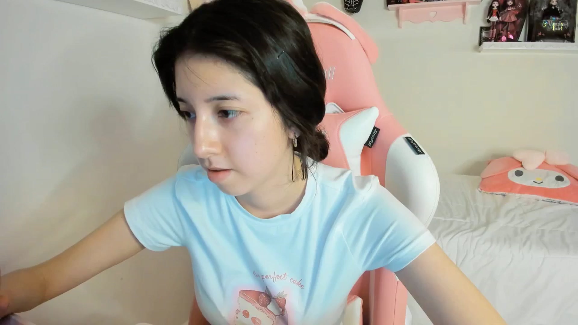 Gallery image thumbnail from Cherrycute666's myfreecams stream on, 03/09/2025, 02:27 image 6 of 20