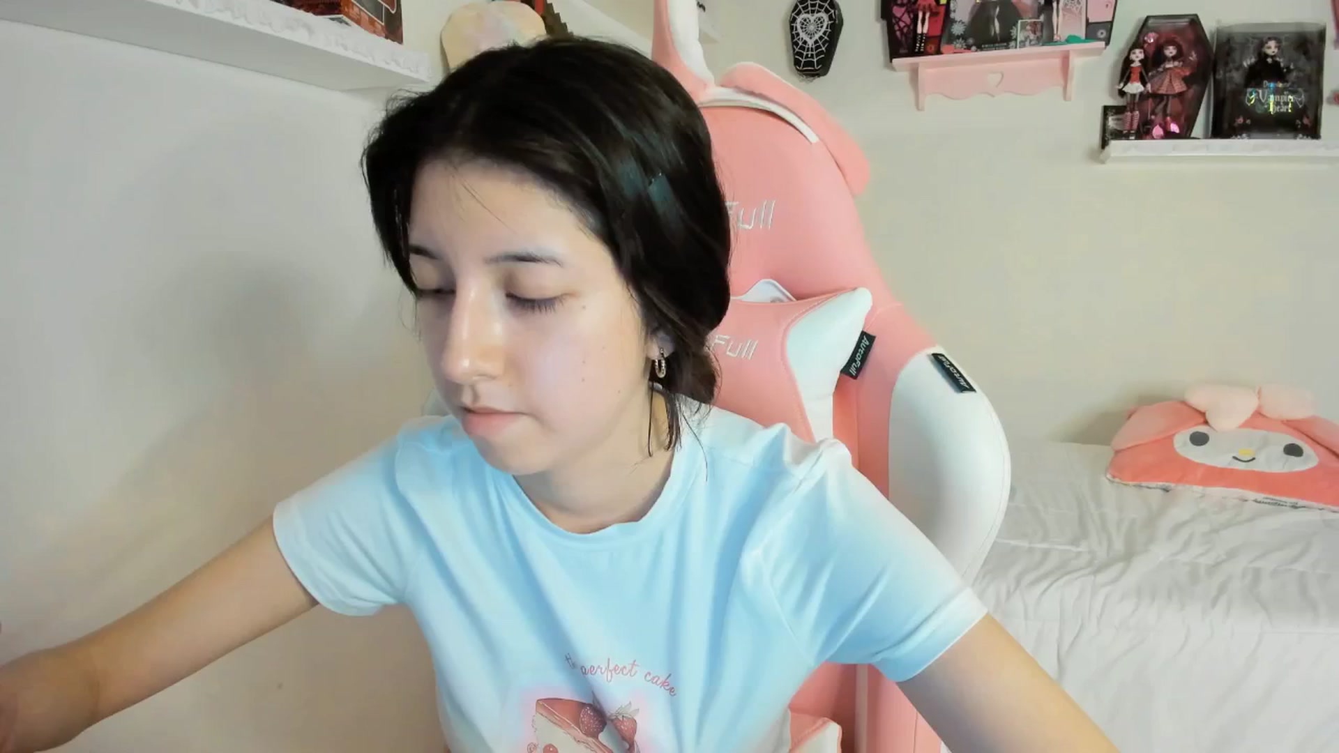 Gallery image thumbnail from Cherrycute666's myfreecams stream on, 03/09/2025, 02:27 image 1 of 20